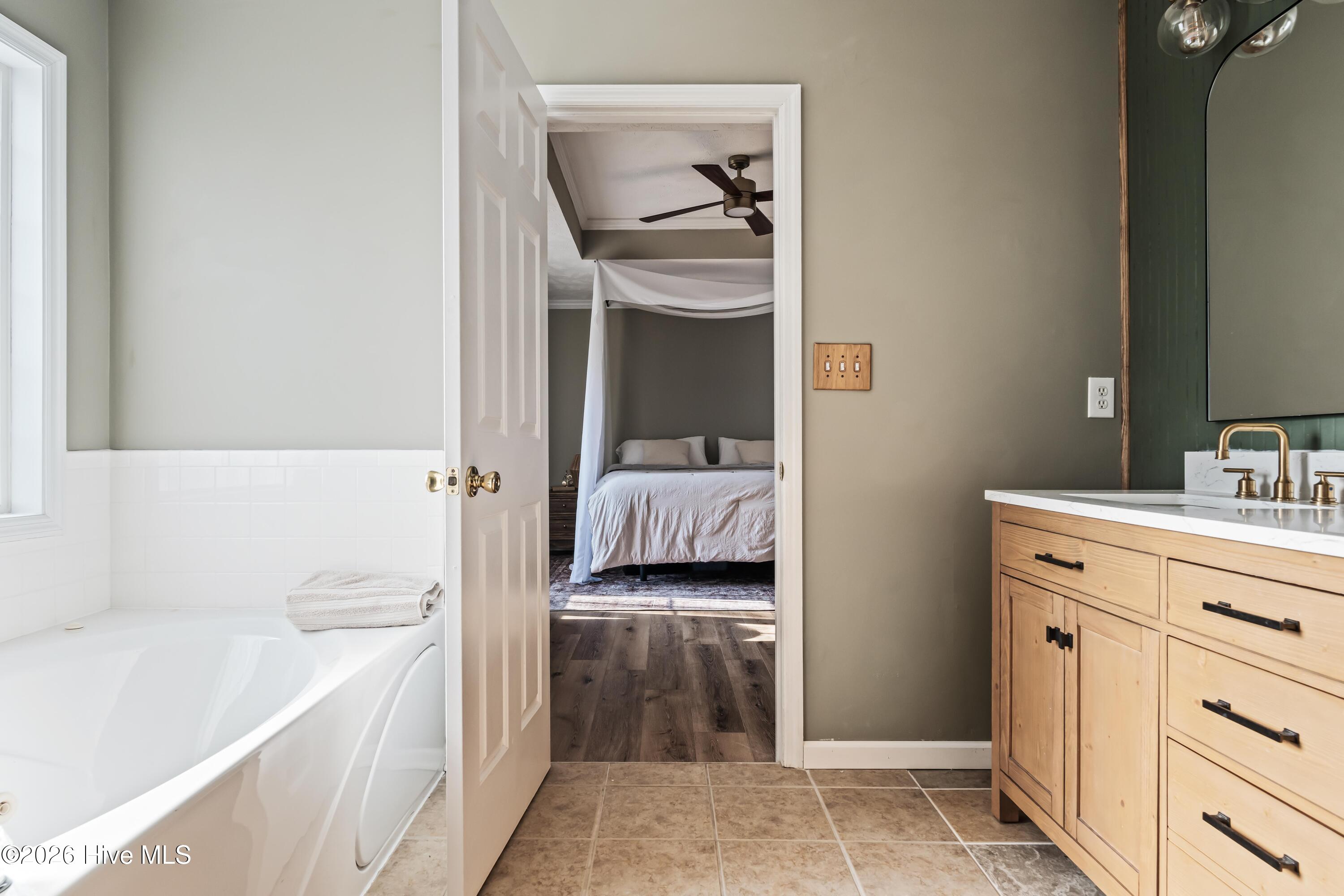 100556314 | Photo 50