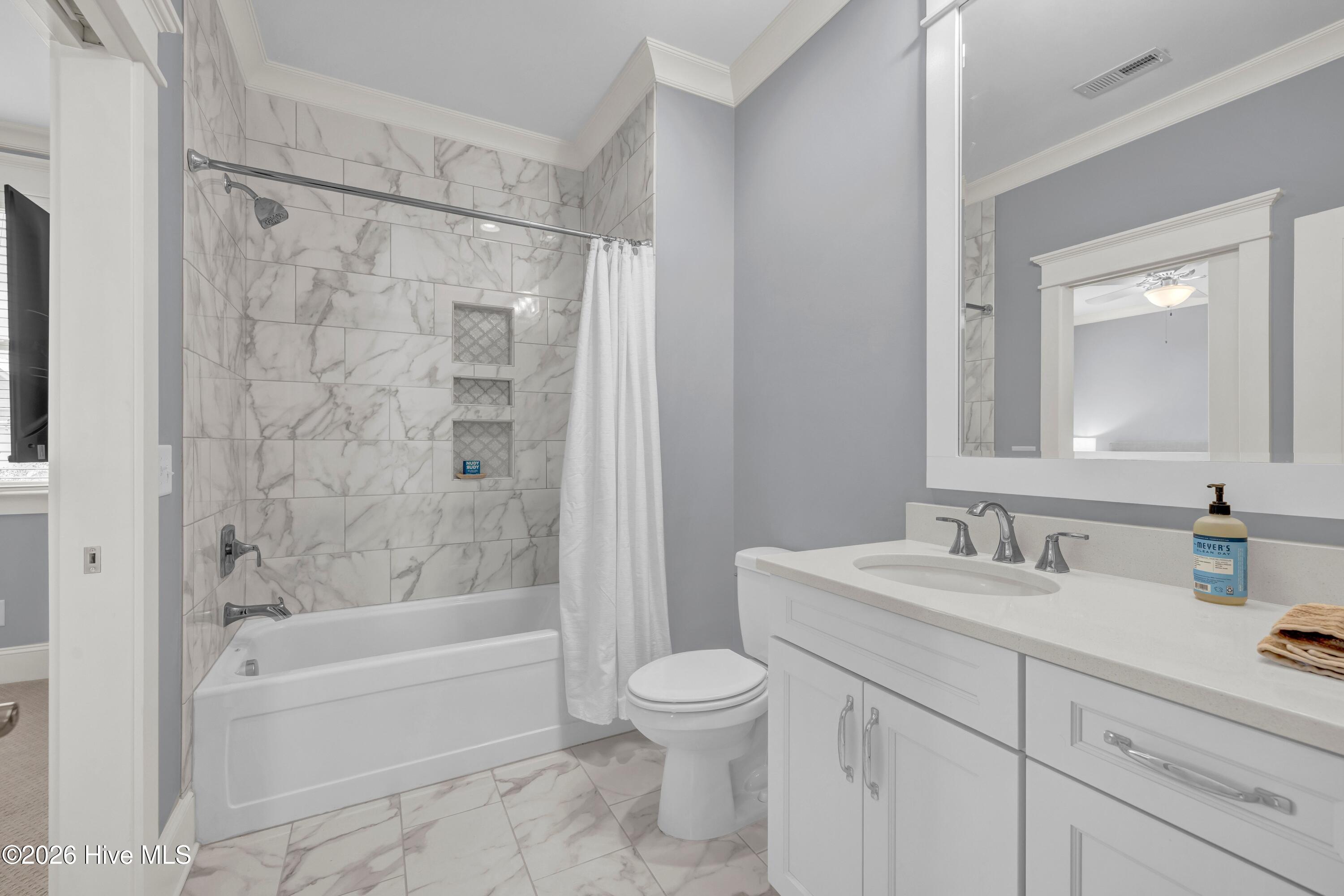 100549123 | Photo 23