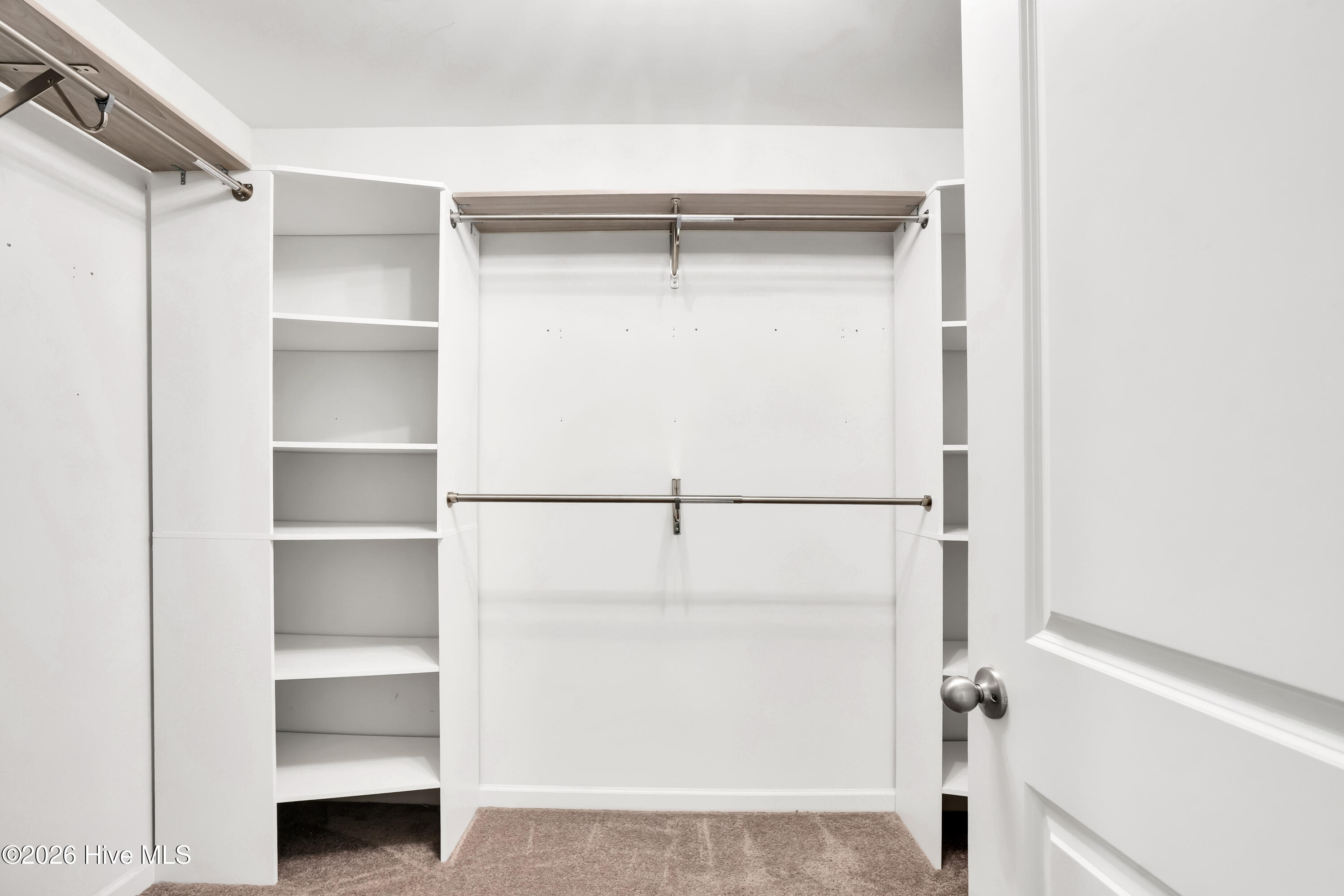 100548211 | Photo 26