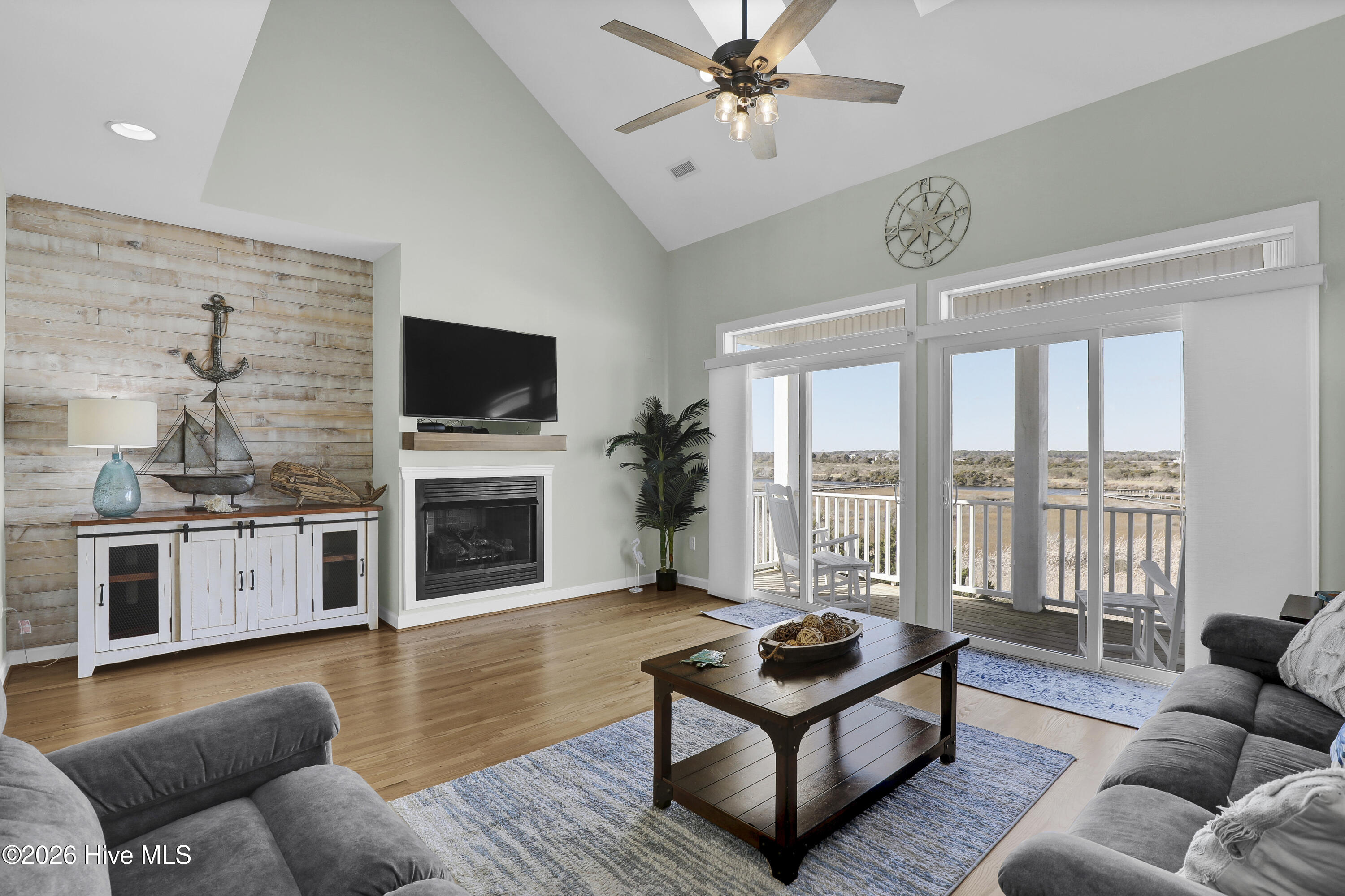 100550278 | Photo 10