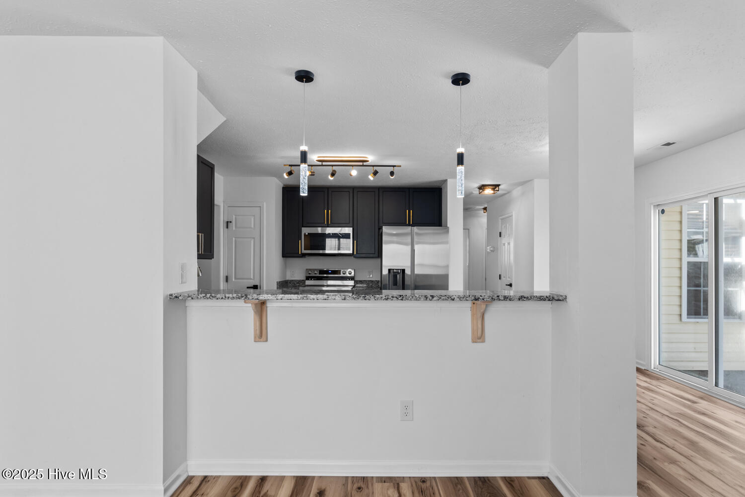 100536928 | Photo 10