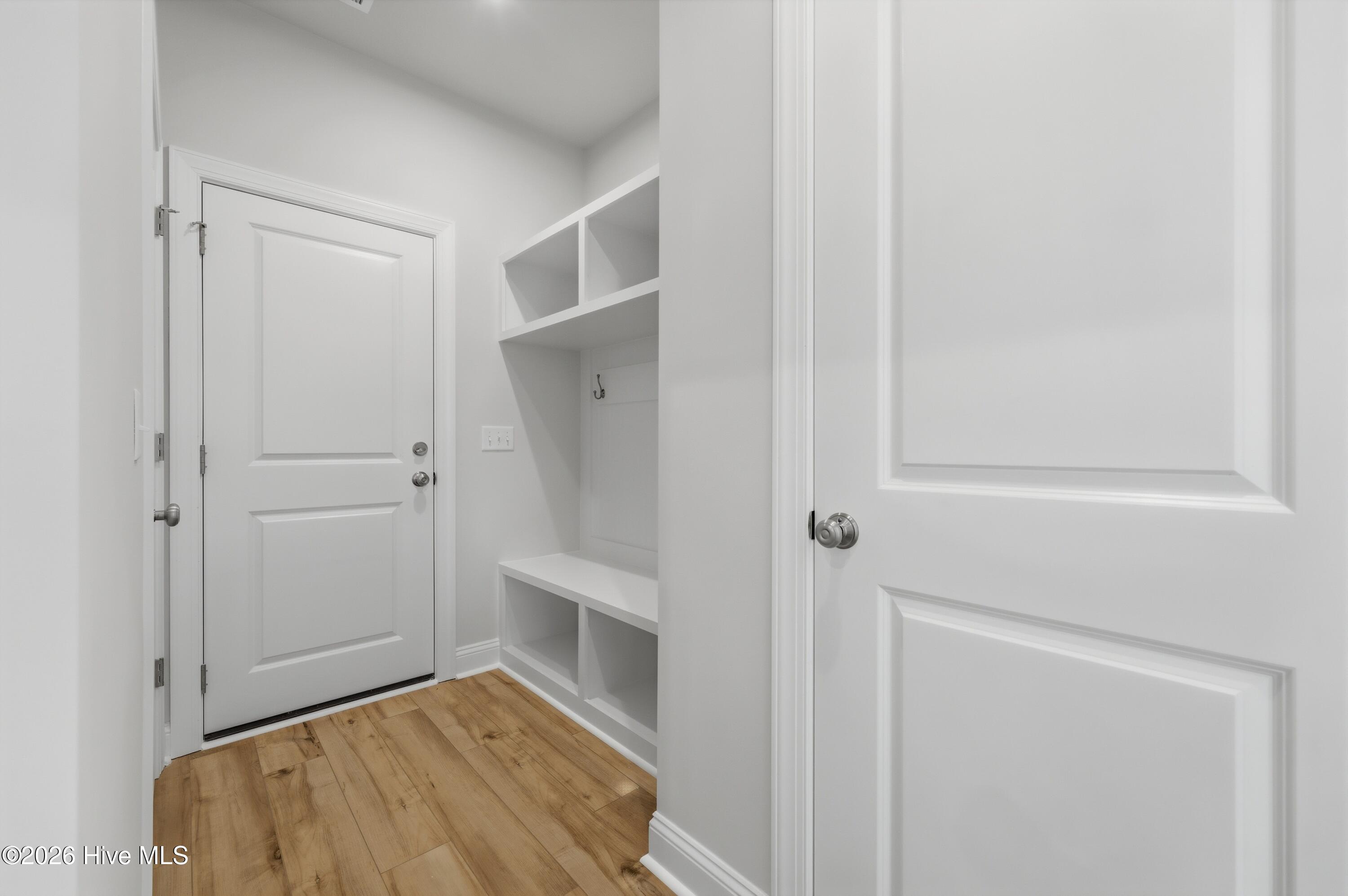 100563139 | Photo 30