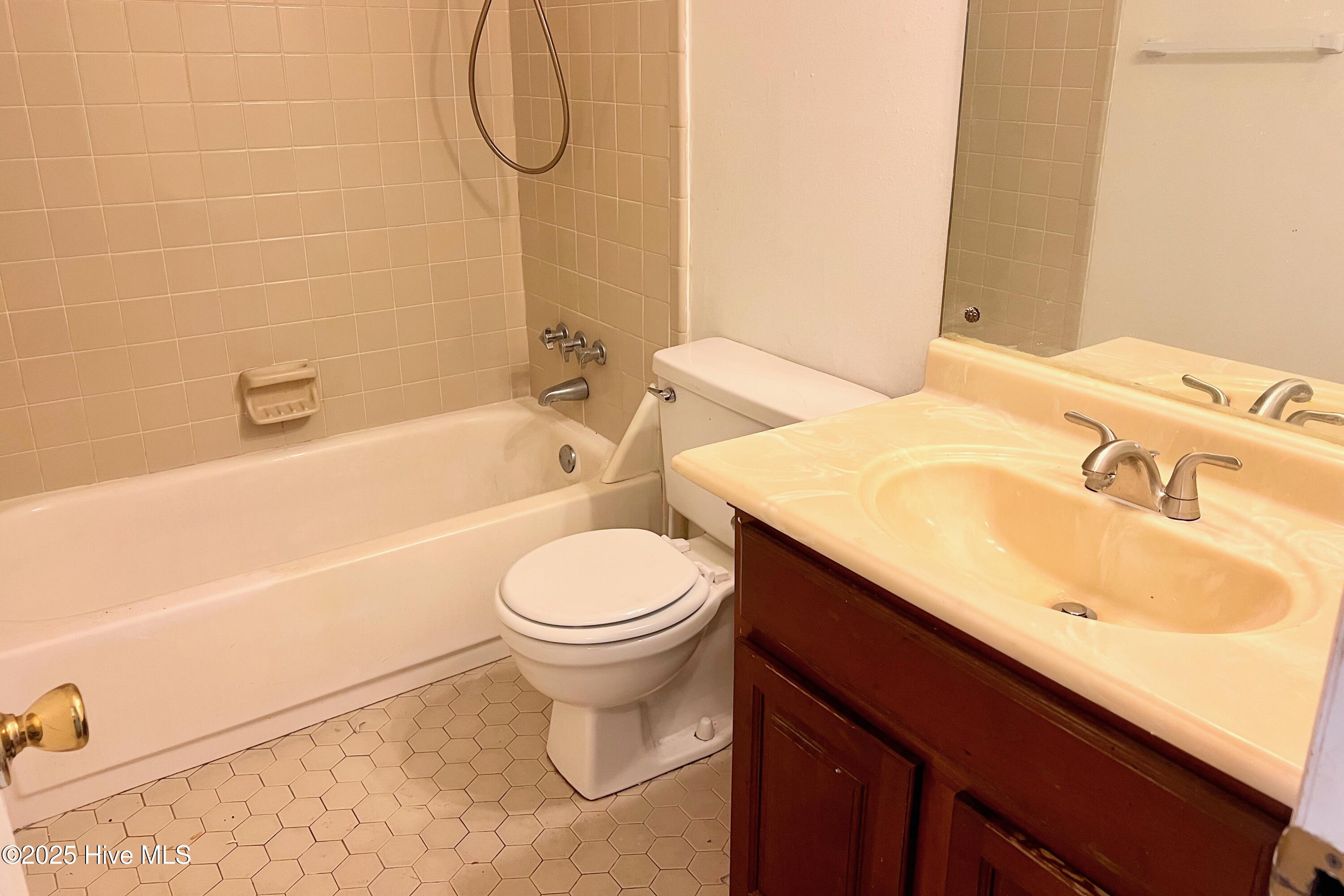 100536108 | Photo 16