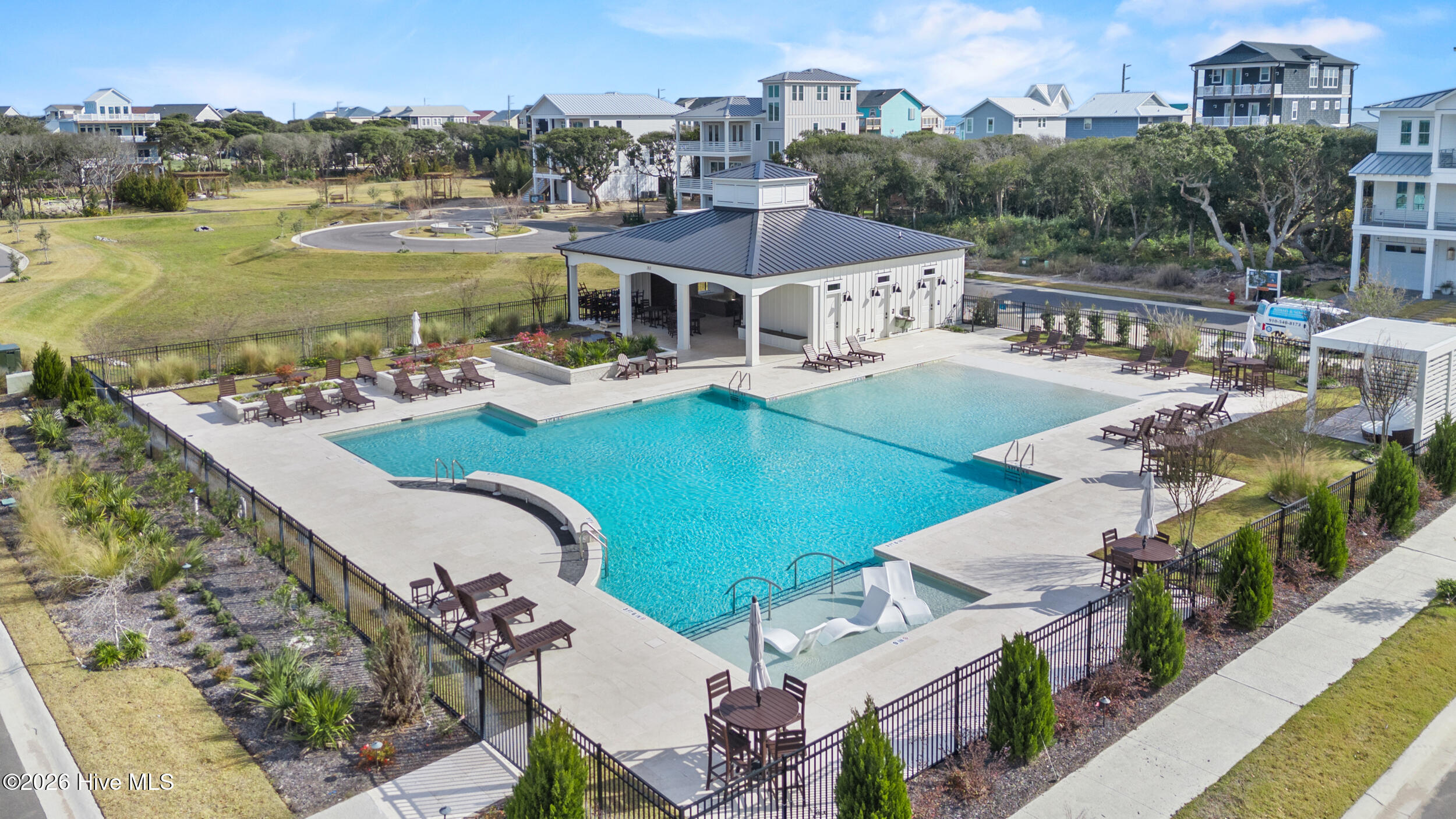 100543064 | Photo 72