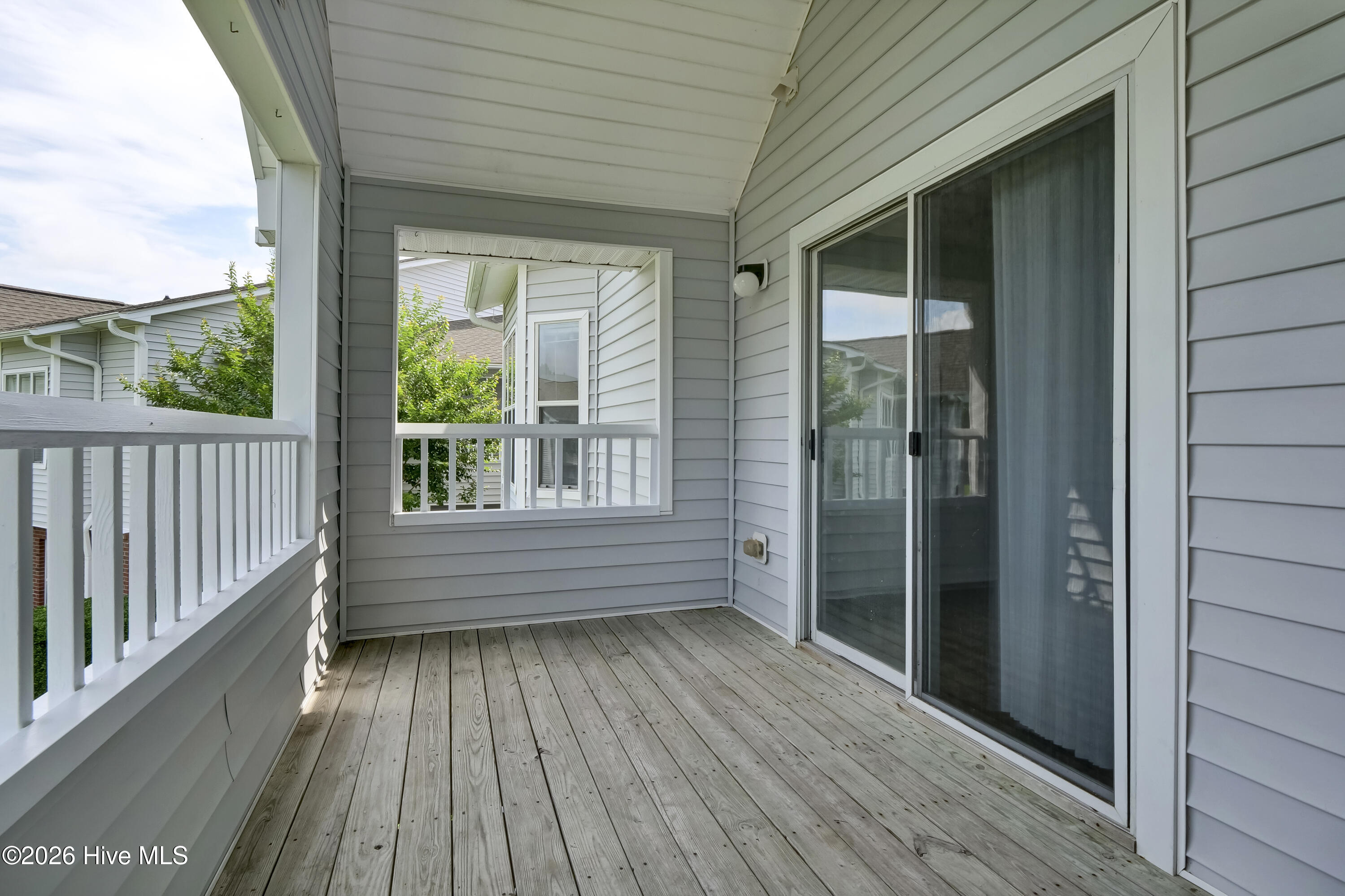 100564237 | Photo 24