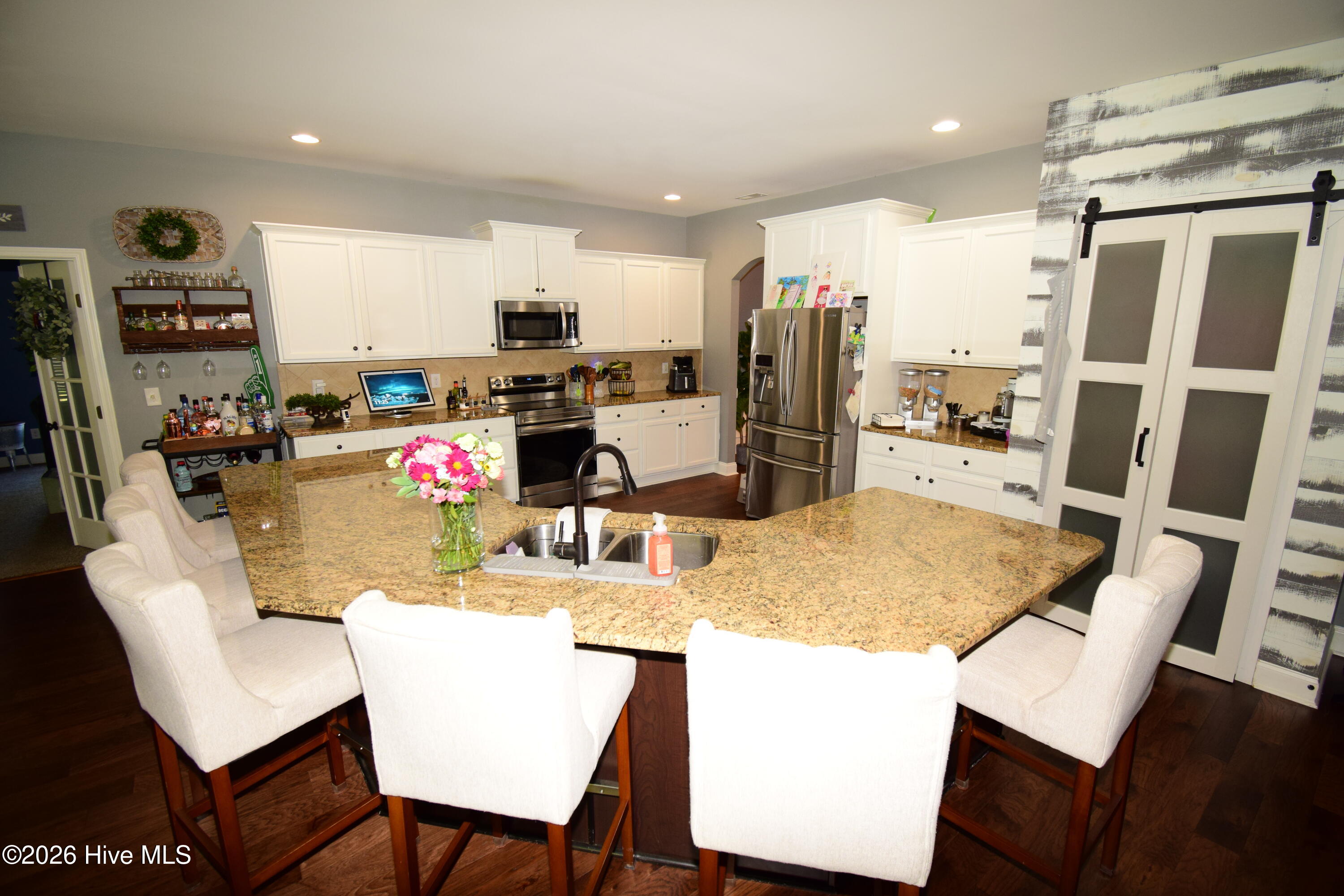 100566647 | Photo 14