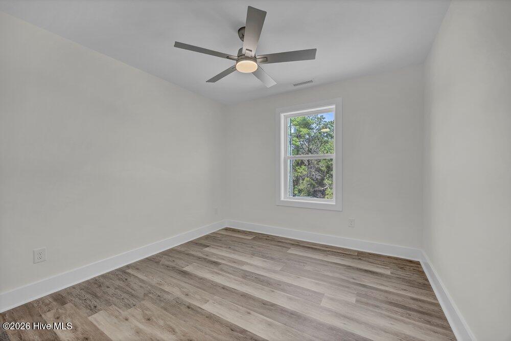 100561464 | Photo 18