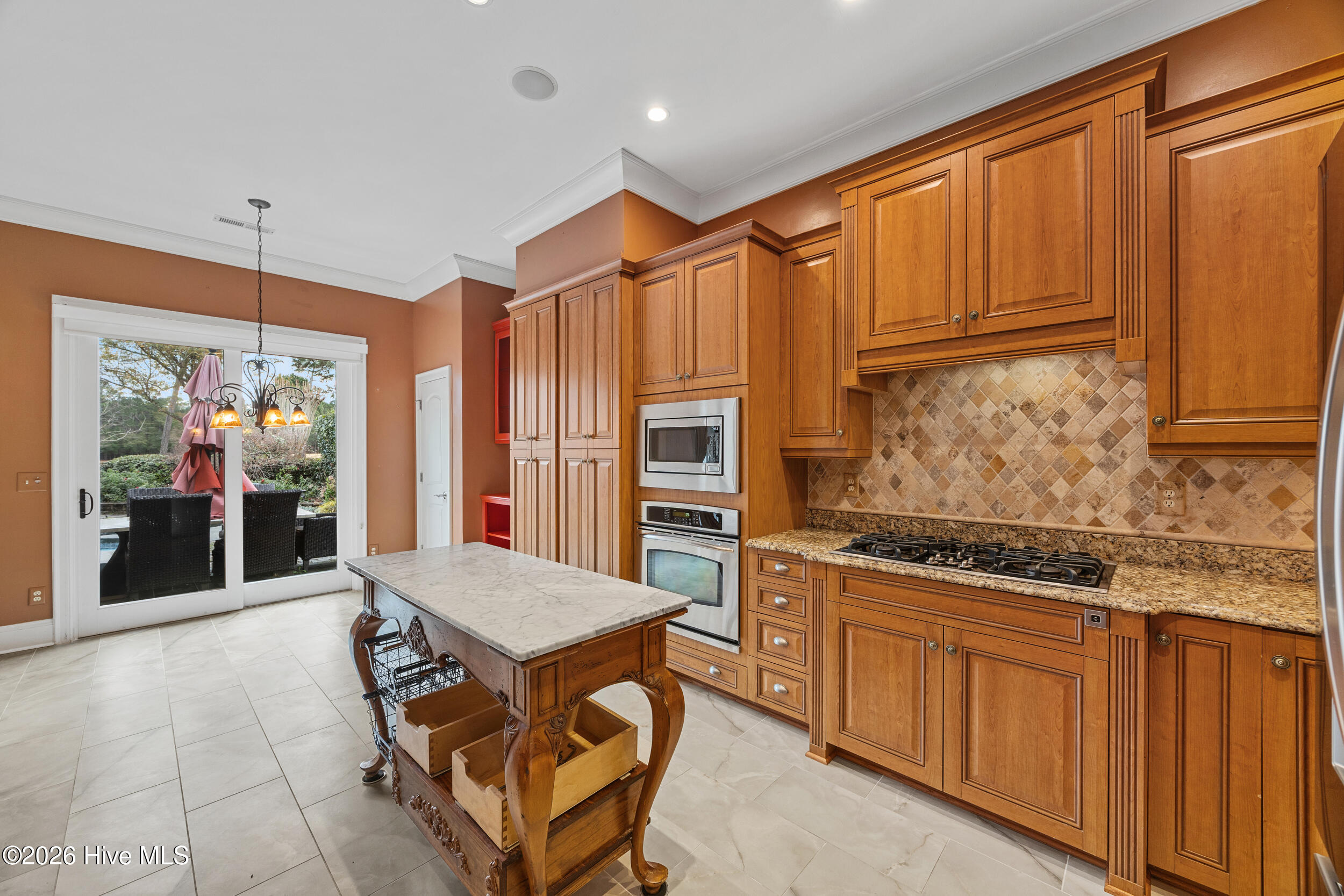 100547162 | Photo 22