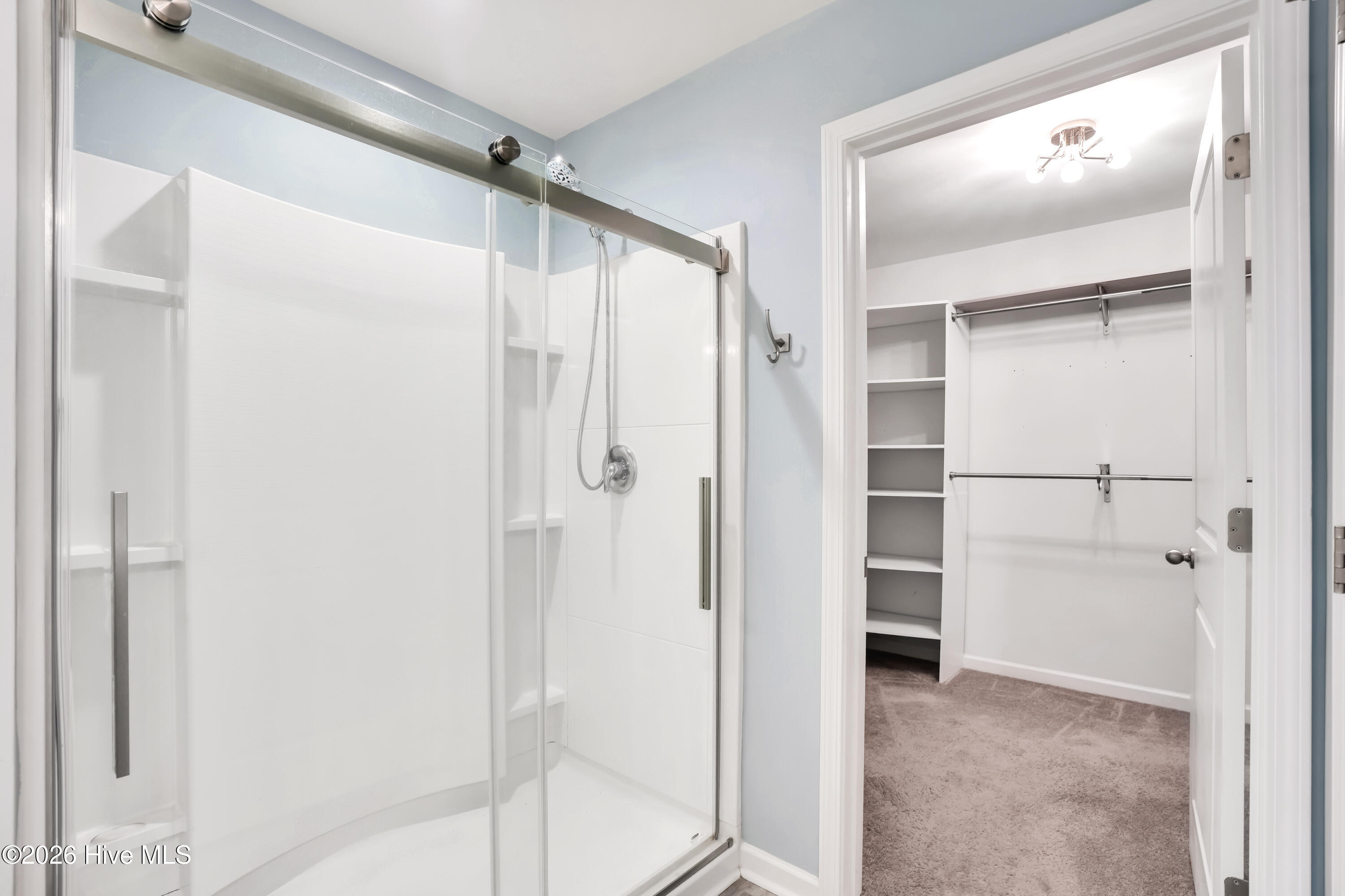 100548211 | Photo 25