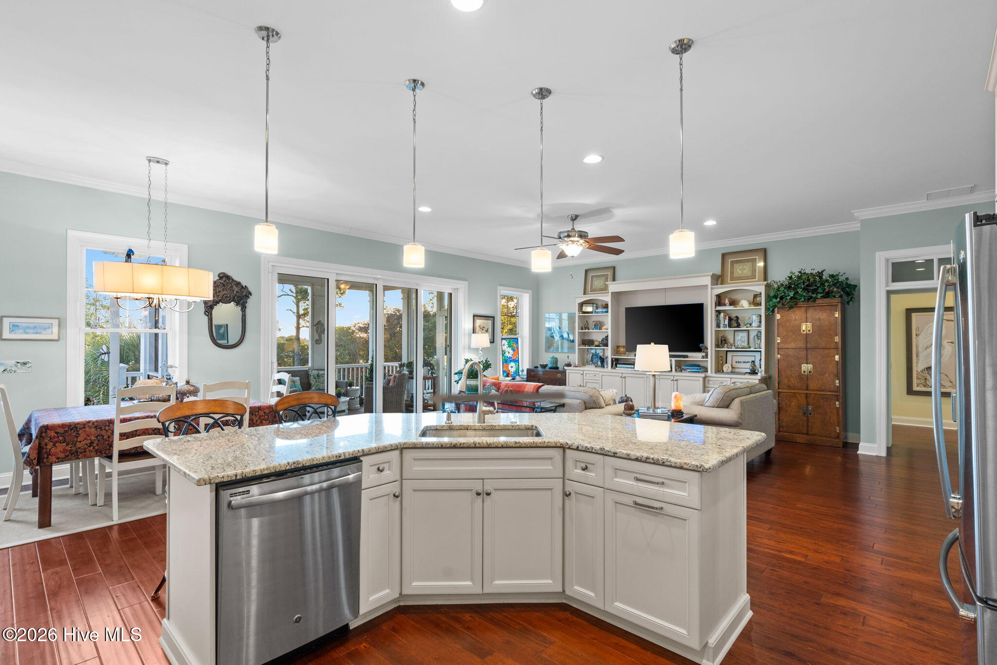 100549947 | Photo 18