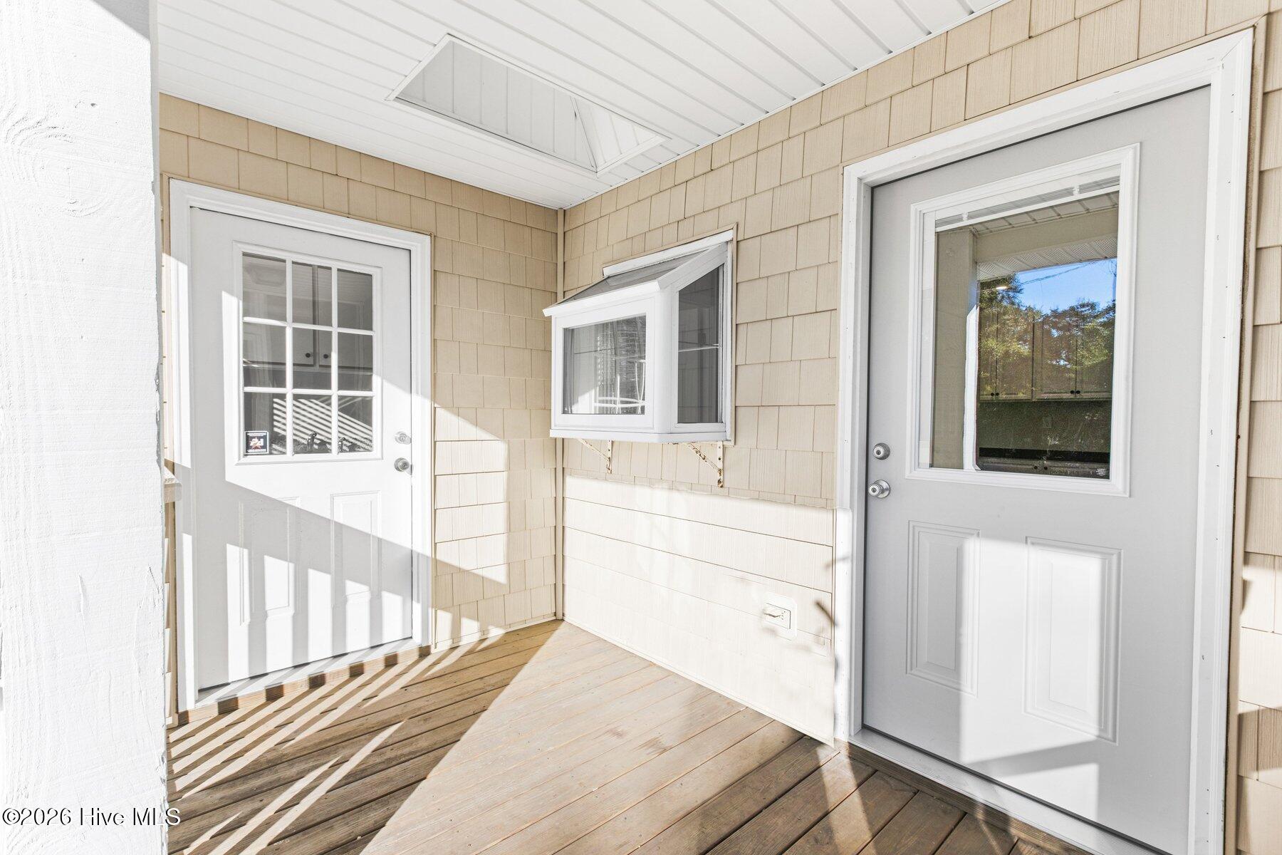 100550580 | Photo 27