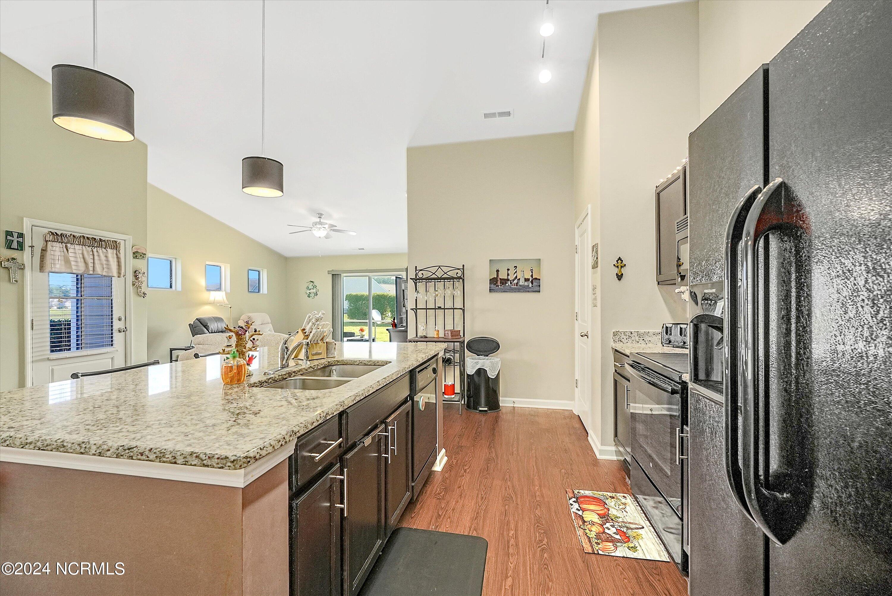 100544330 | Photo 13