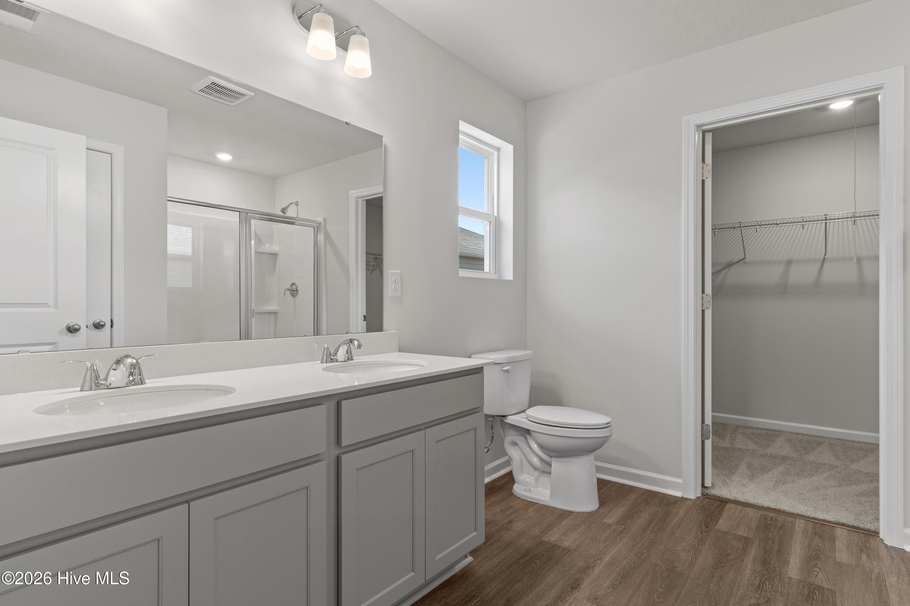 100550093 | Photo 17