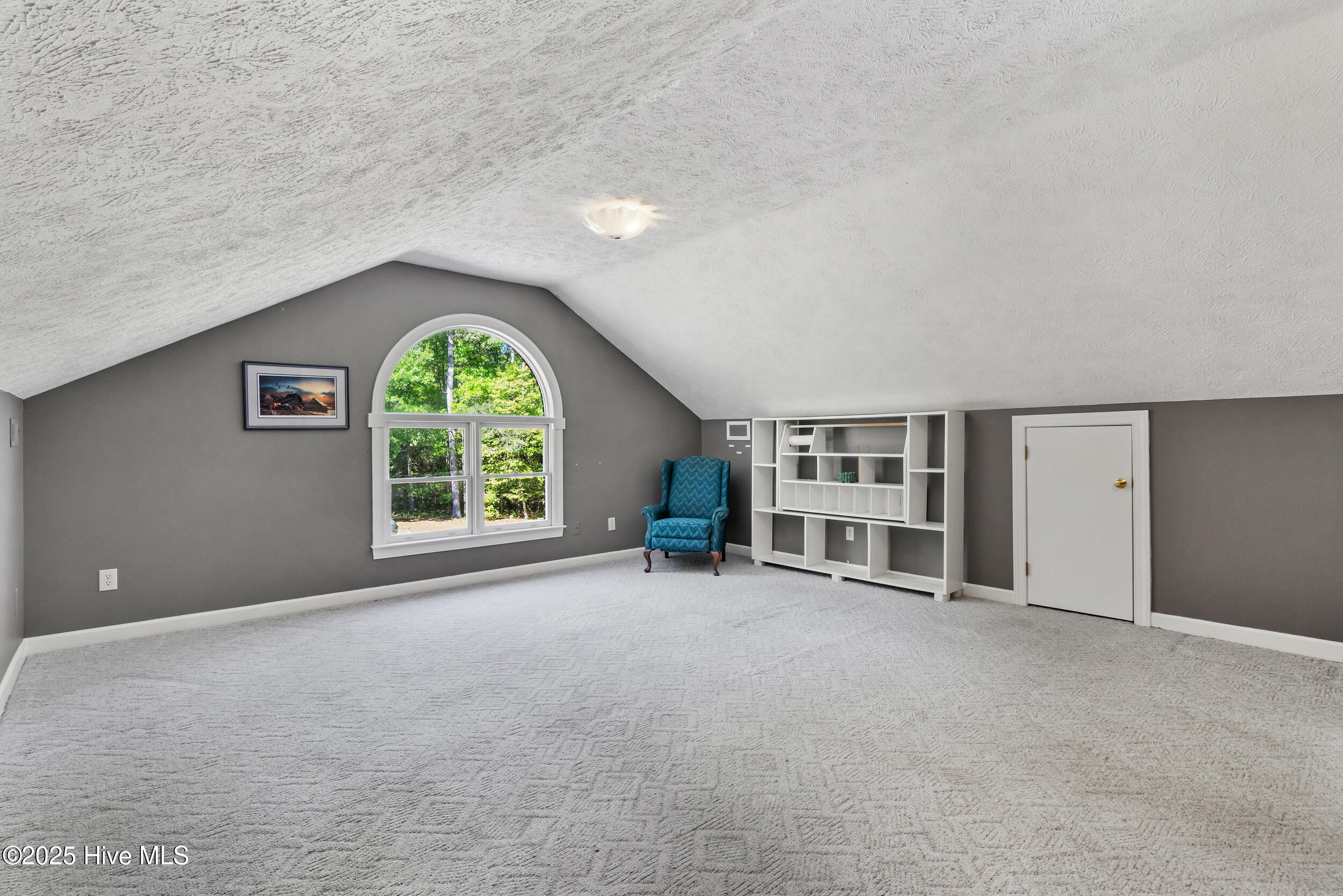 100502660 | Photo 30