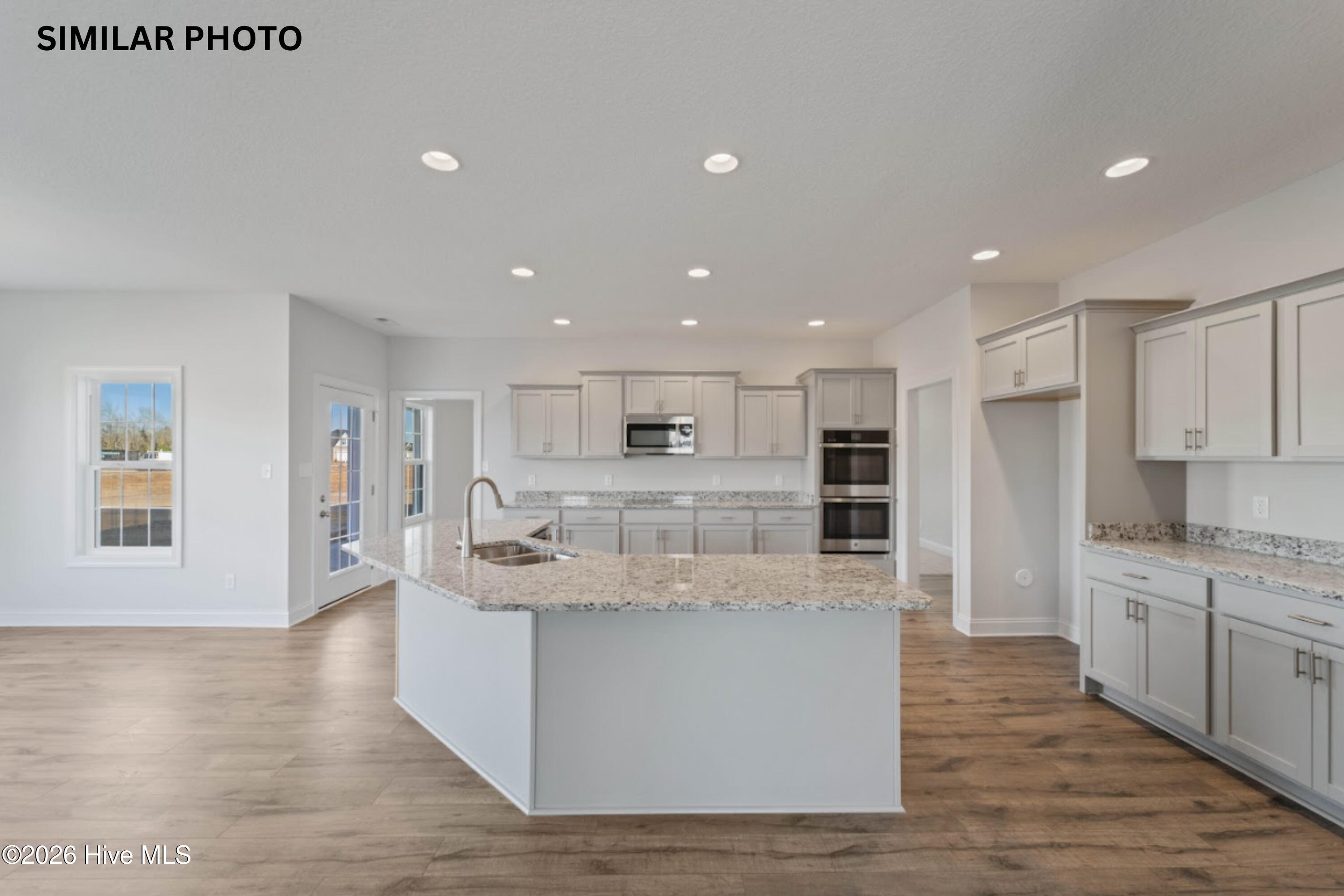 100556384 | Photo 13