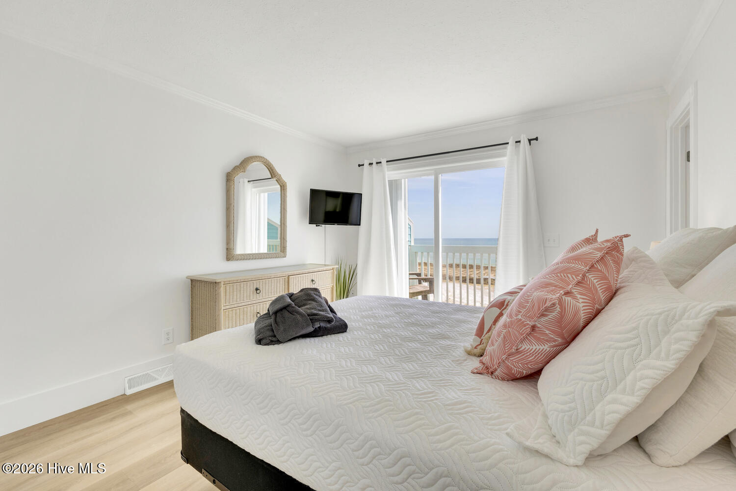 100569348 | Photo 23