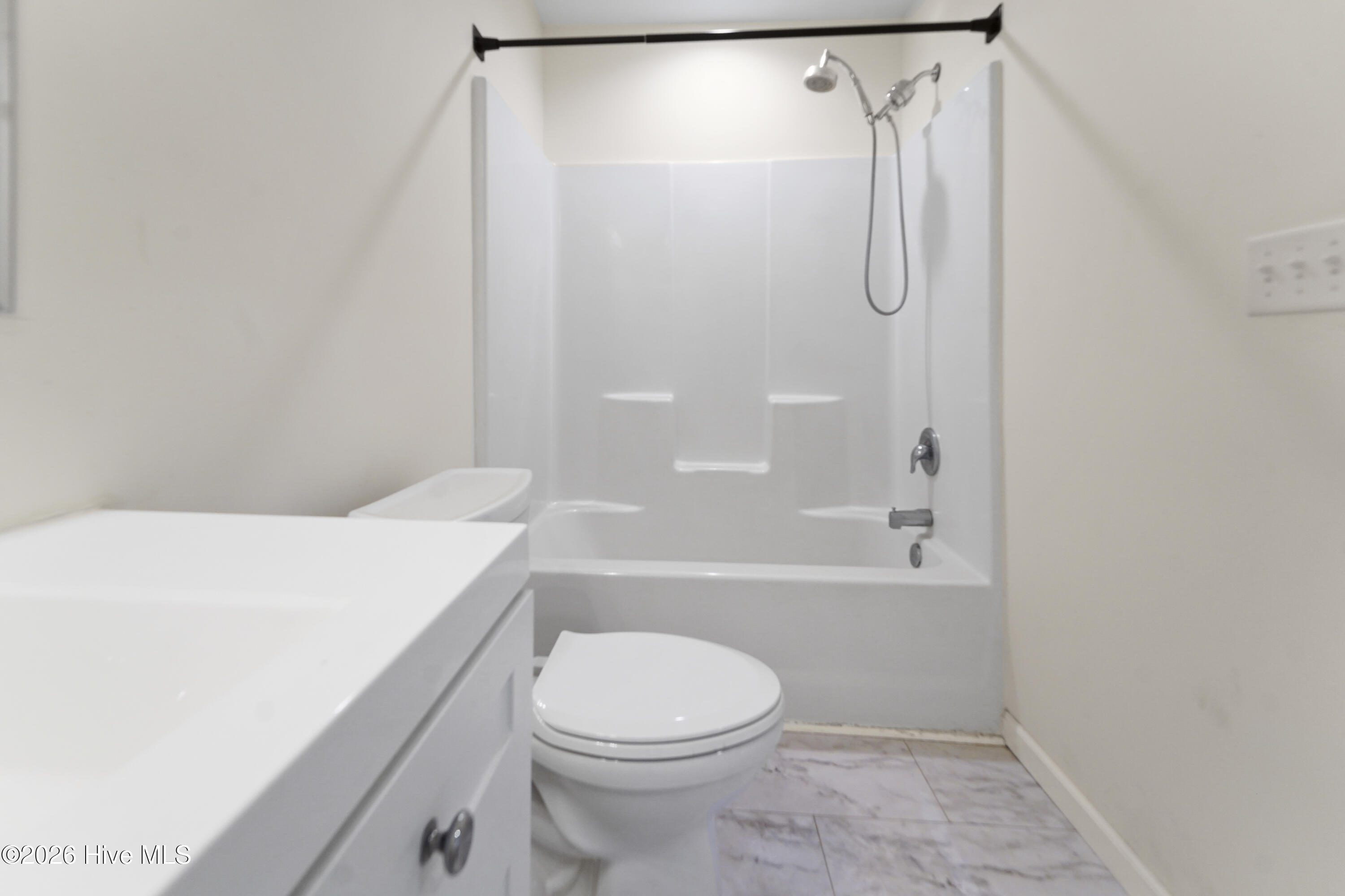 100548487 | Photo 32