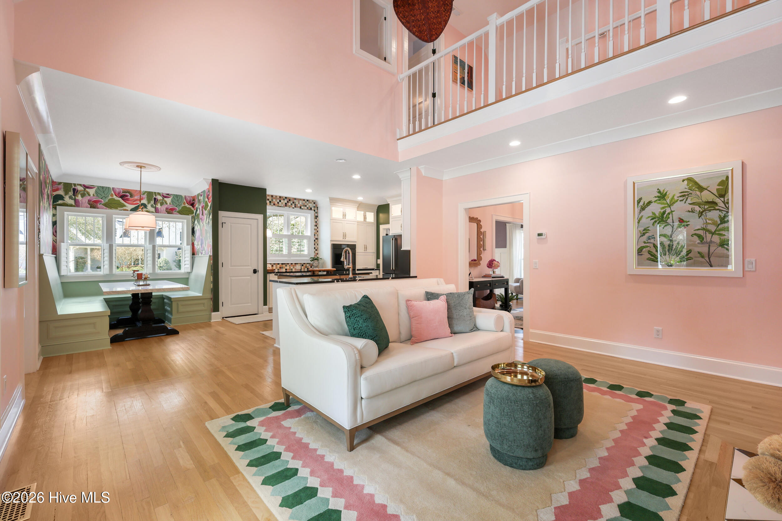 100562808 | Photo 11