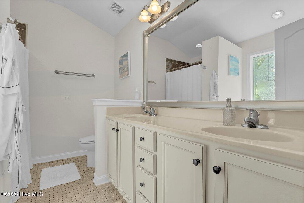 100566646 | Photo 16