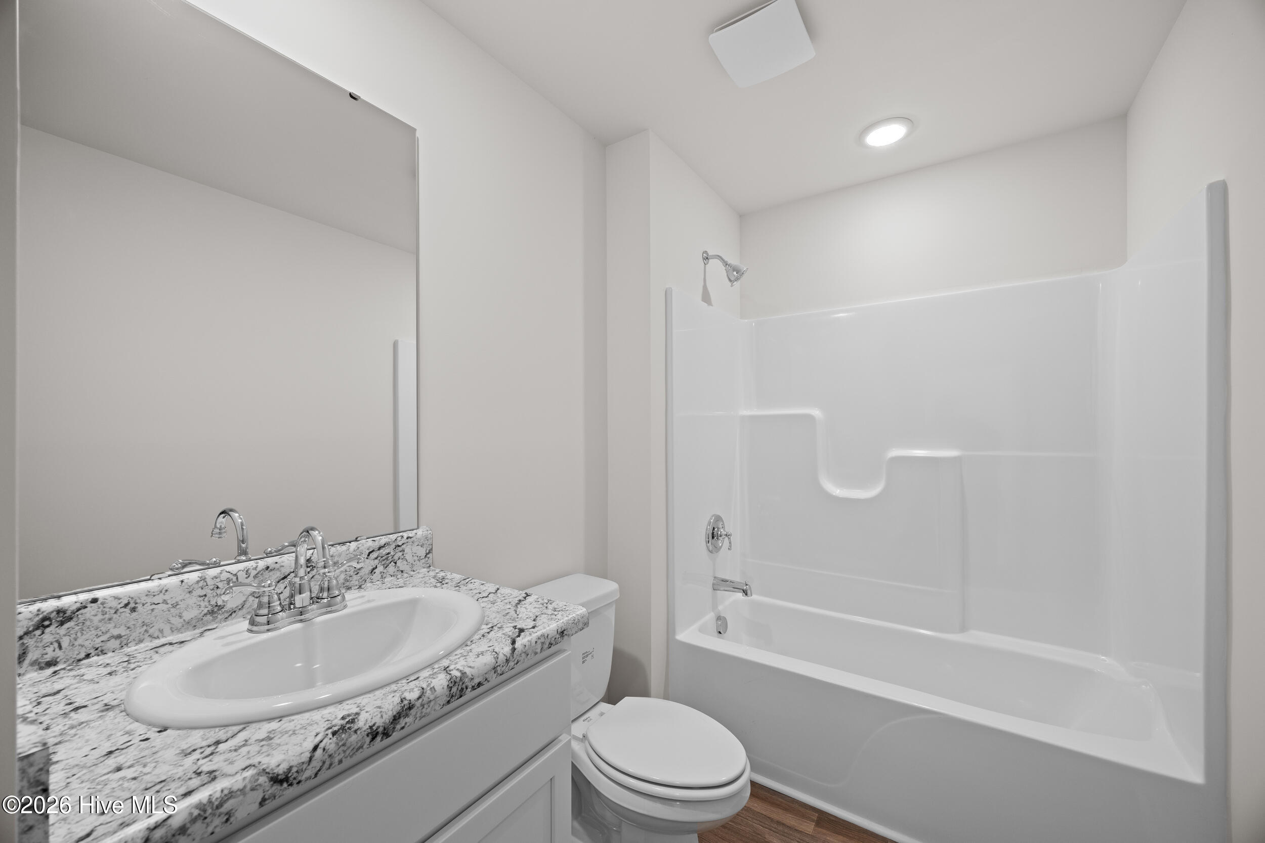 100566322 | Photo 25