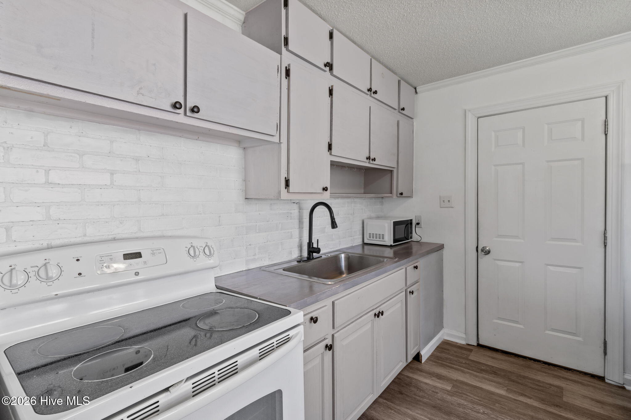 100561067 | Photo 18