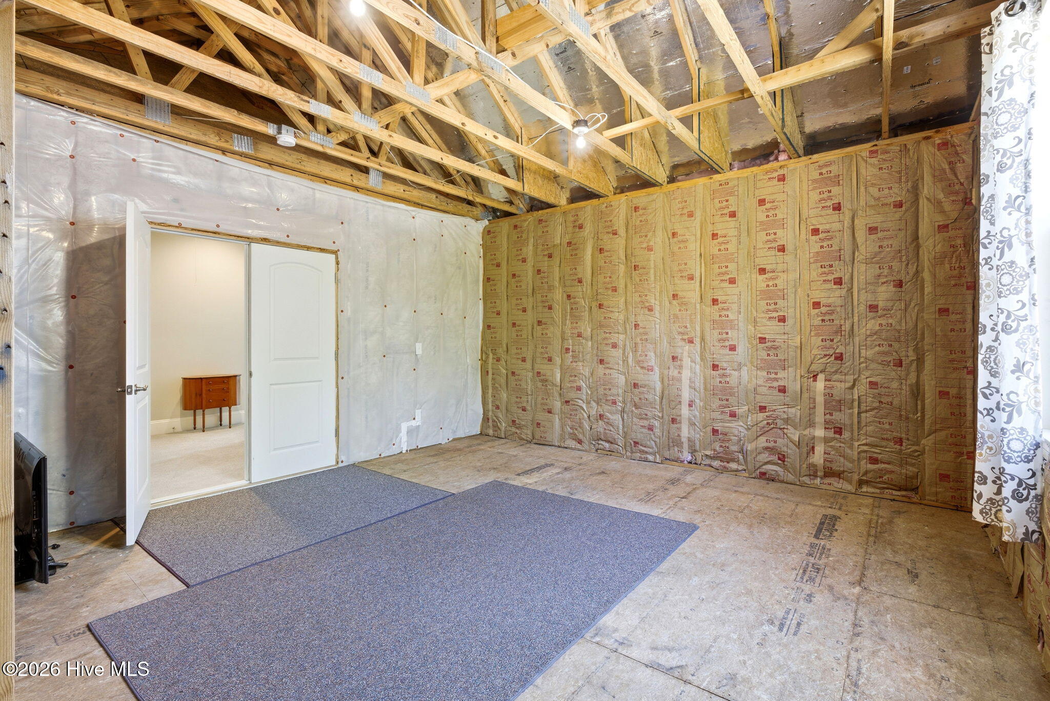 100566822 | Photo 48