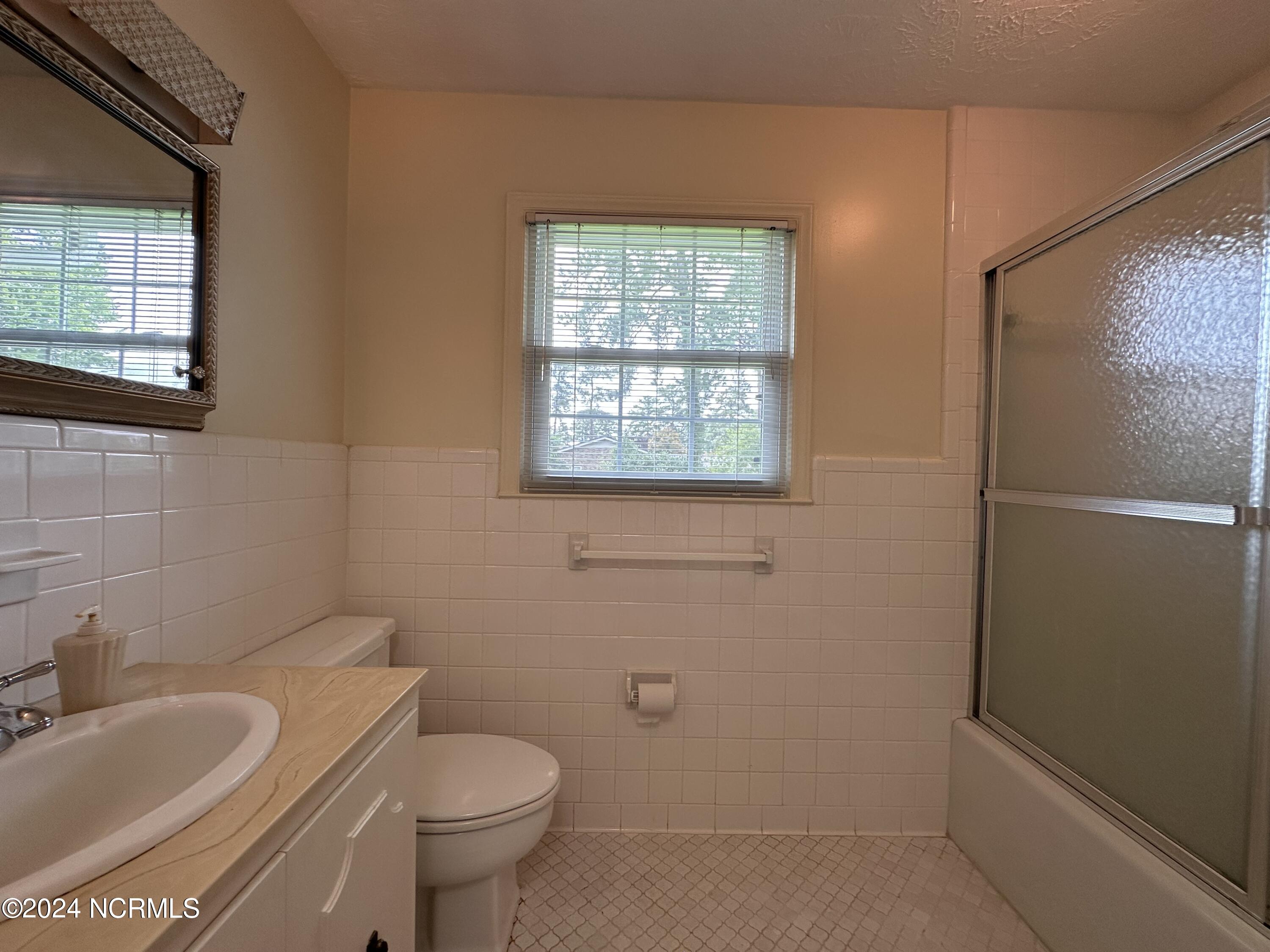 100466276 | Photo 51