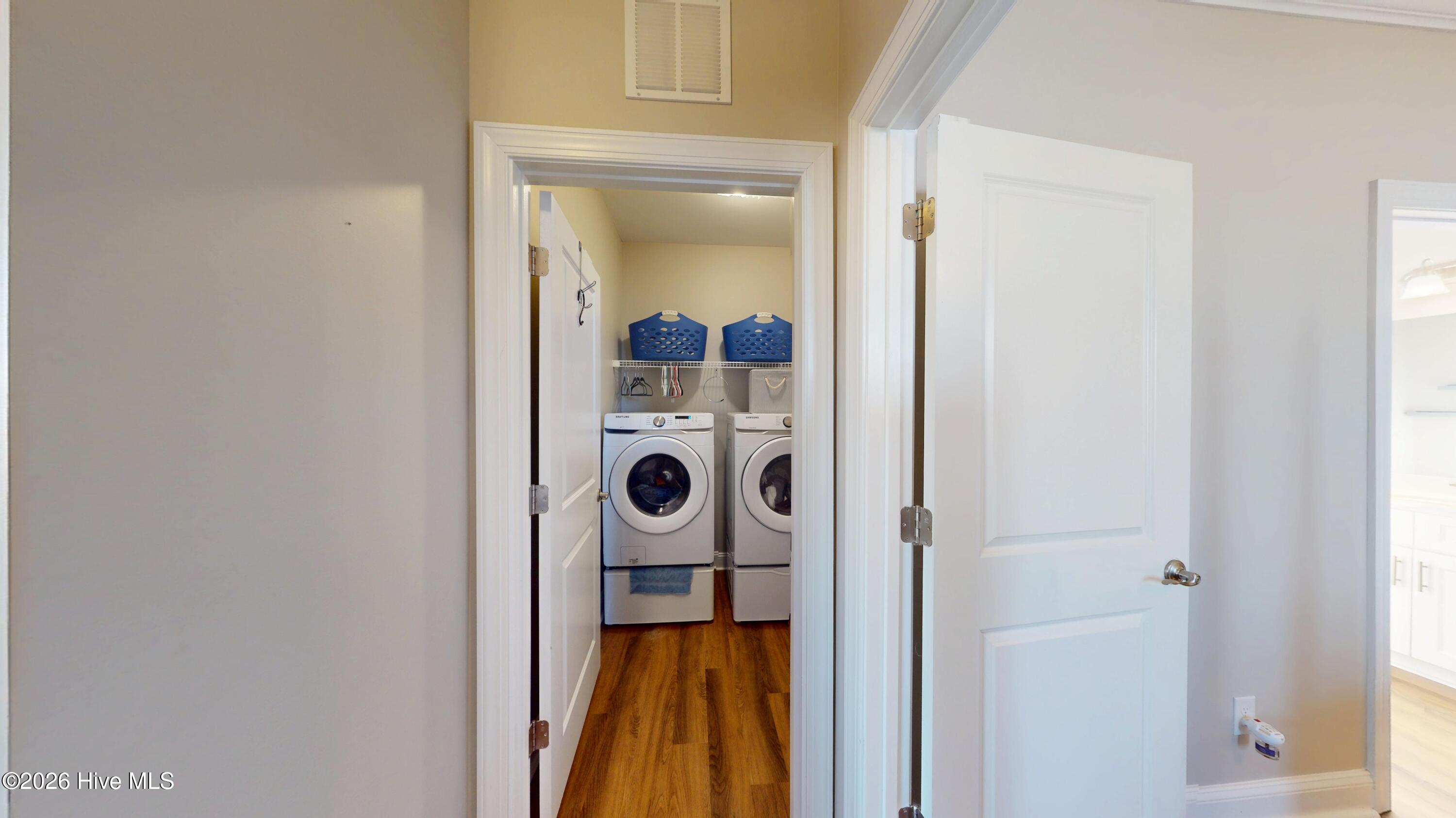 100547102 | Photo 25