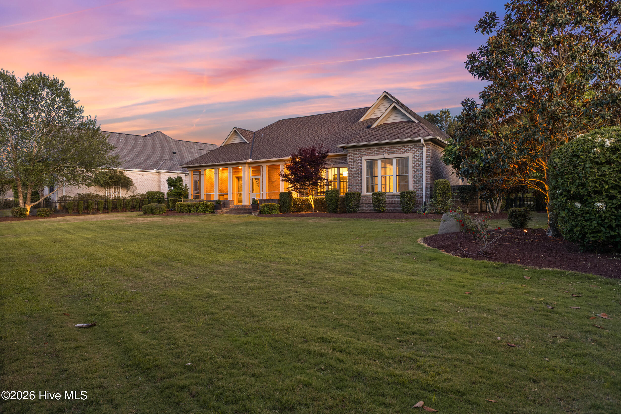 100567857 | Photo 44