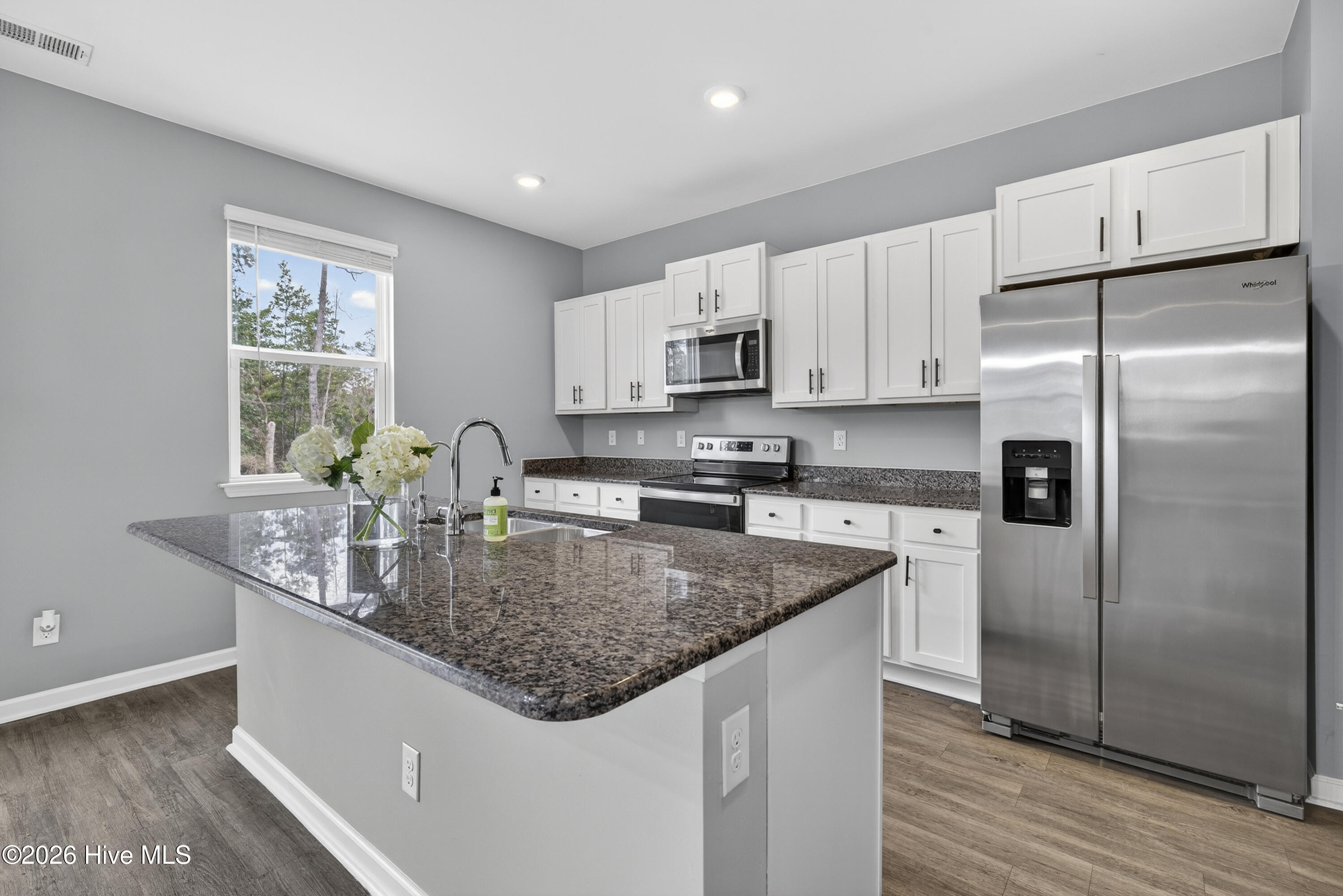 100558263 | Photo 12