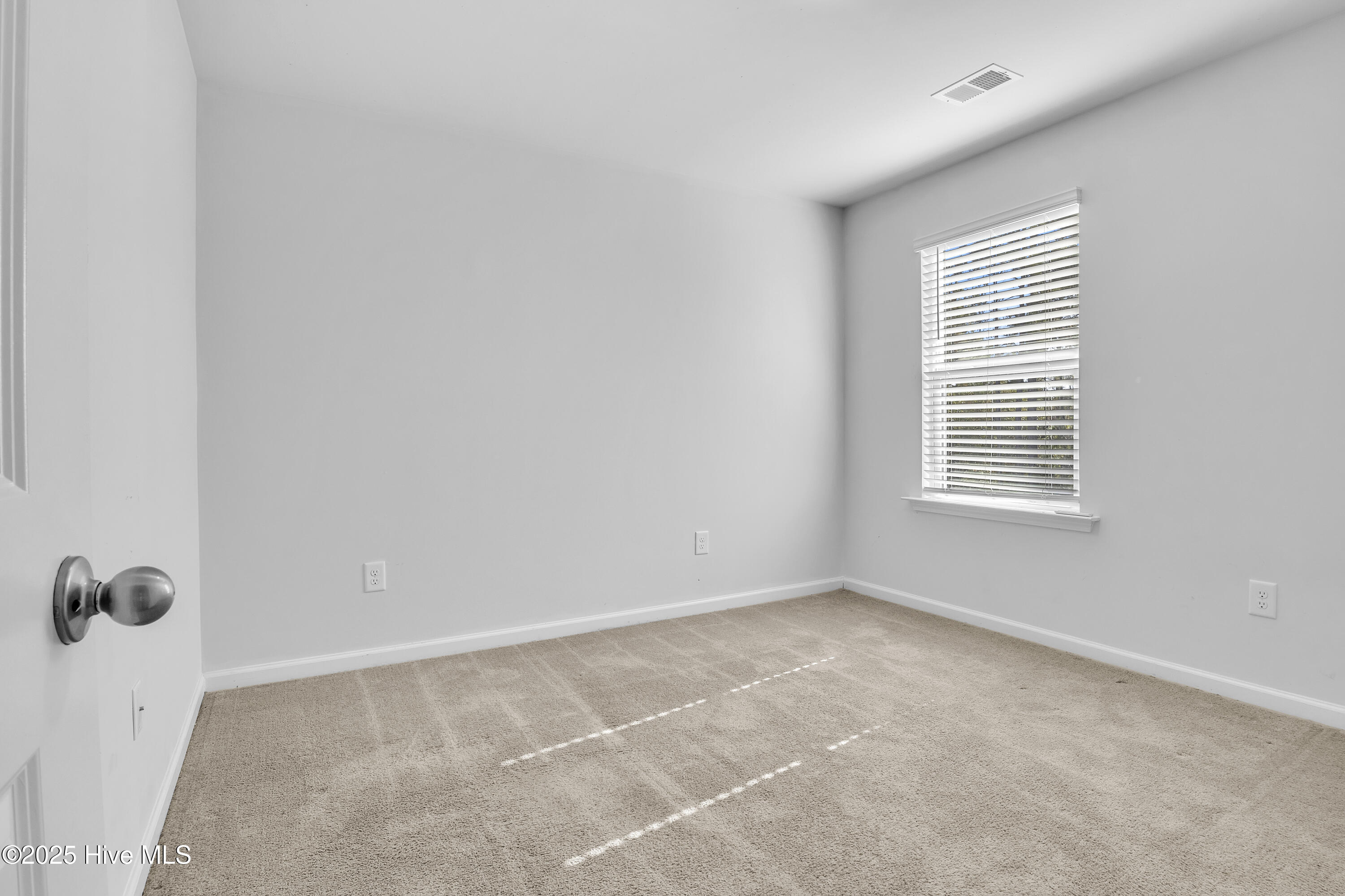 100540789 | Photo 49