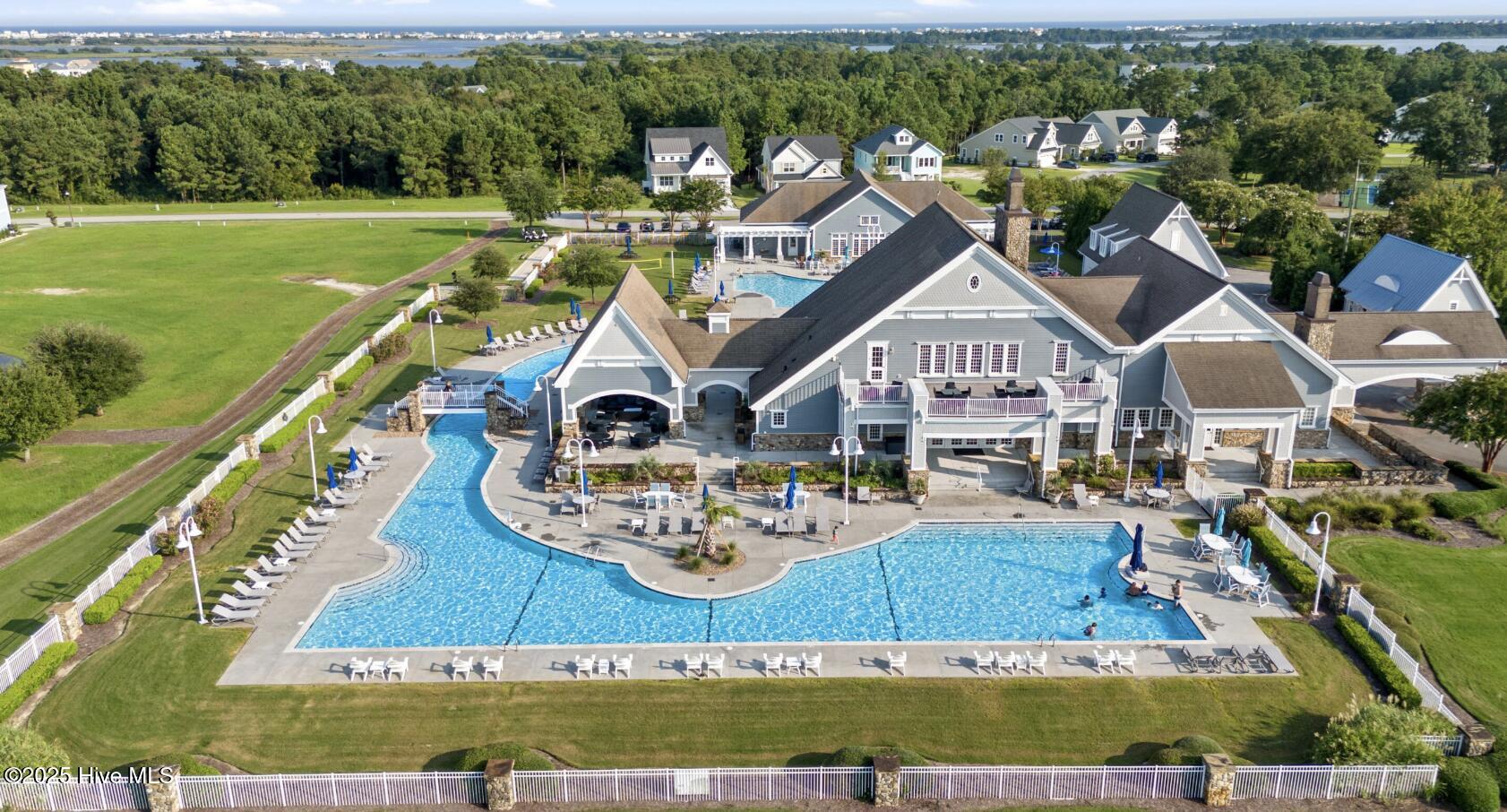 100518744 | Photo 51