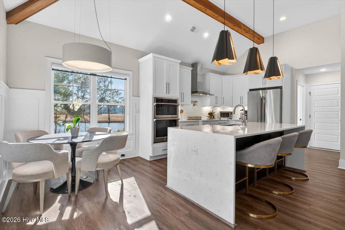 100548349 | Photo 22