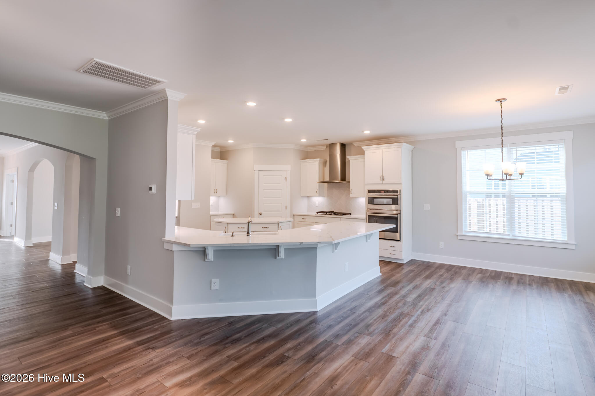 100567790 | Photo 30