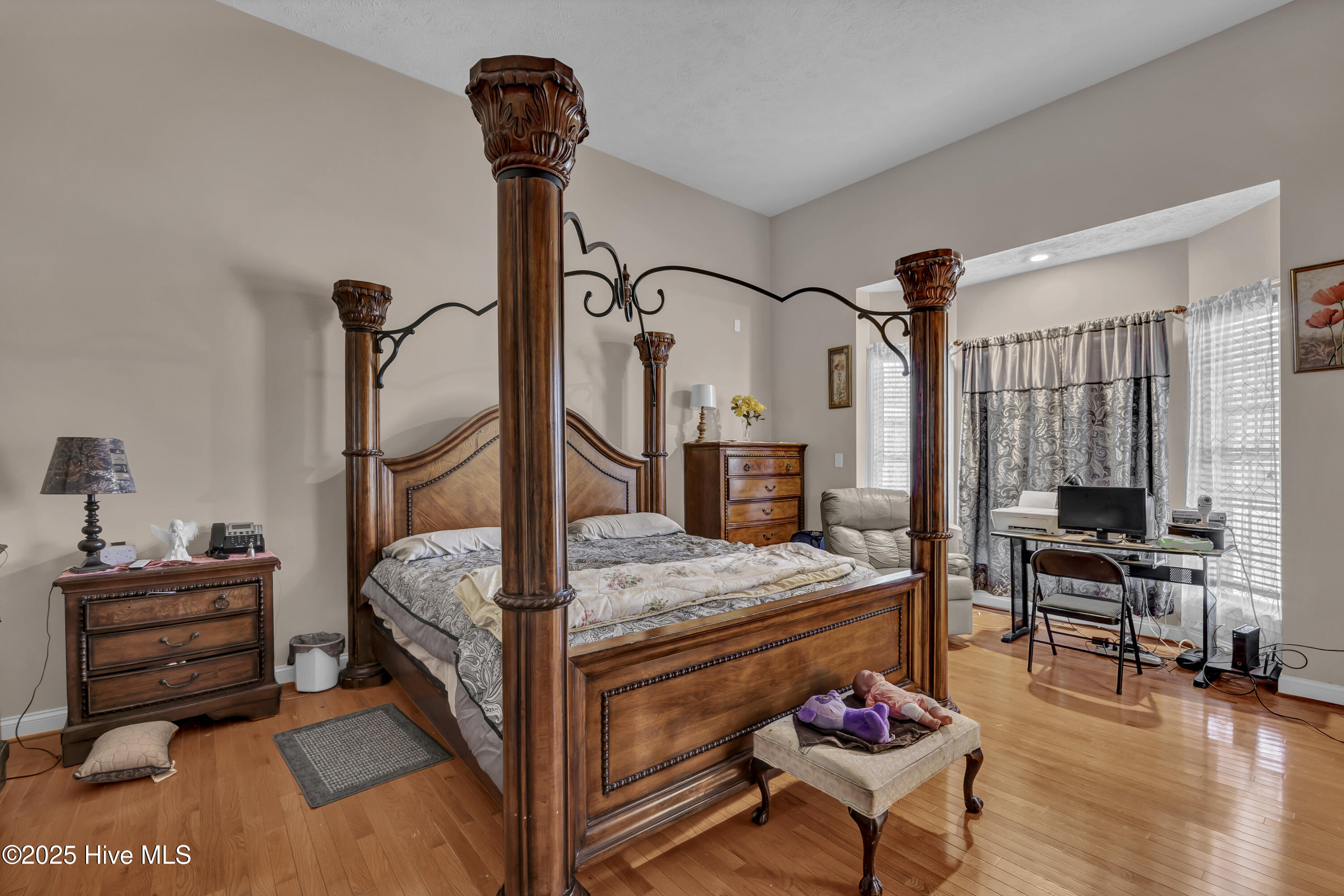 100545999 | Photo 24