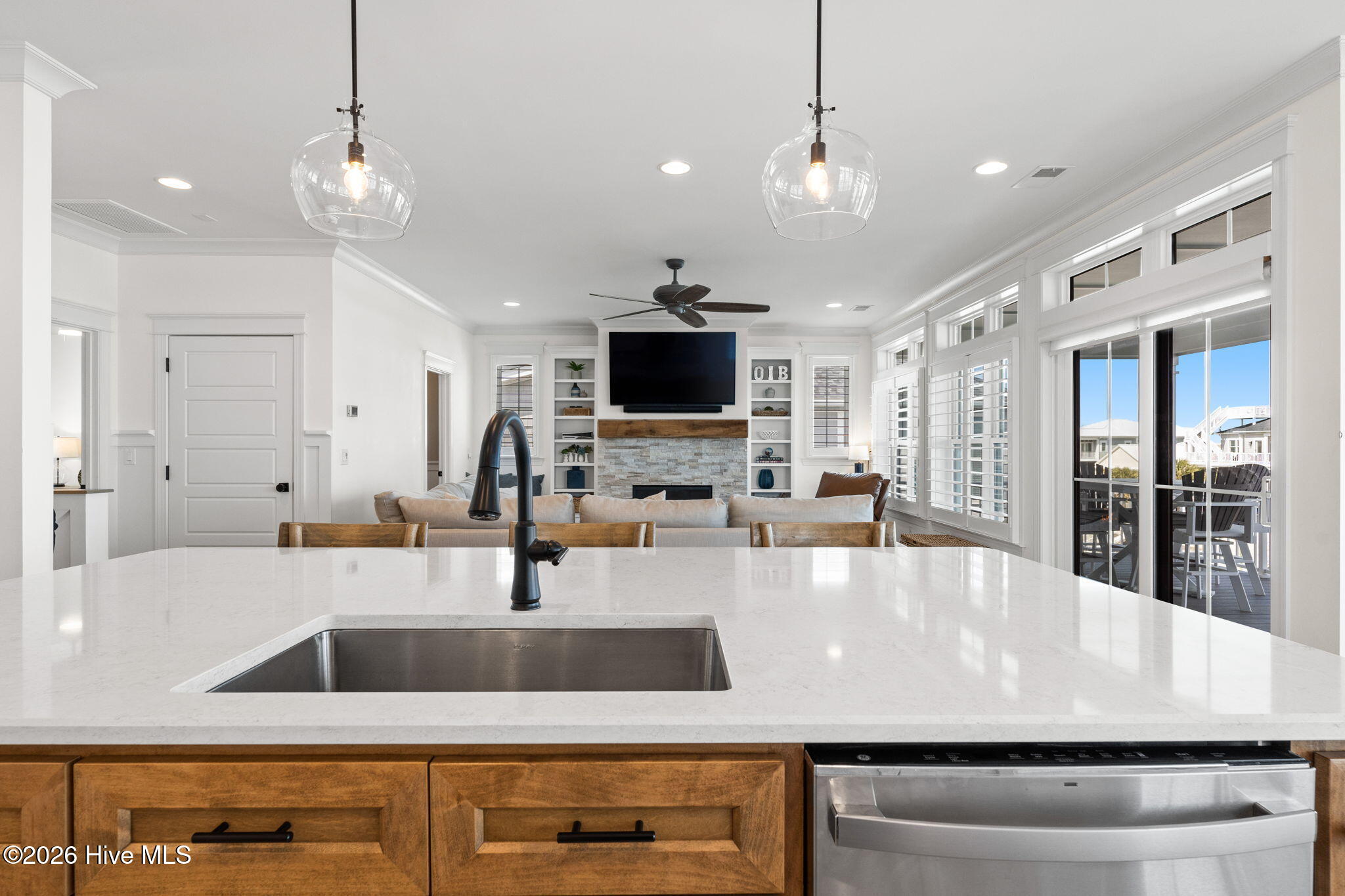 100562376 | Photo 10