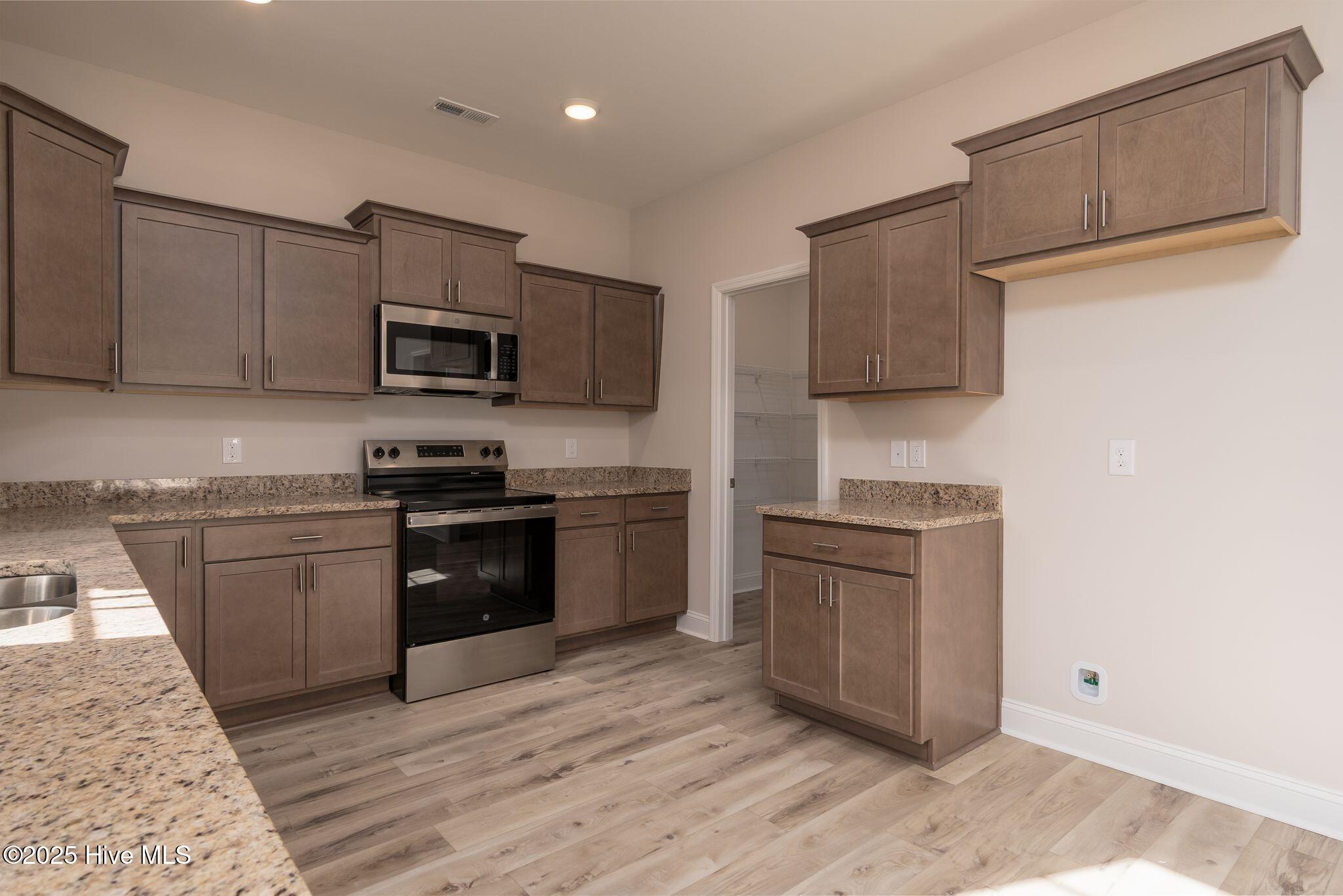 100531004 | Photo 21