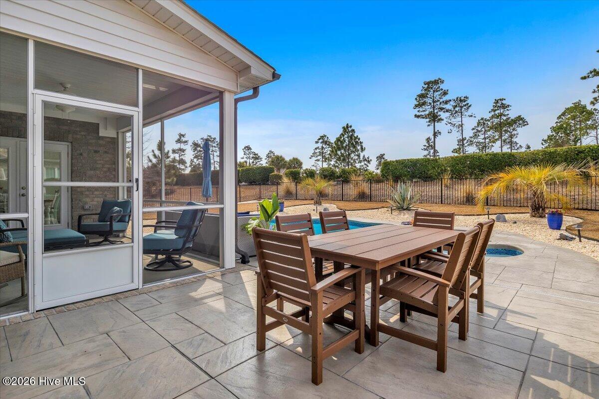 100556210 | Photo 57