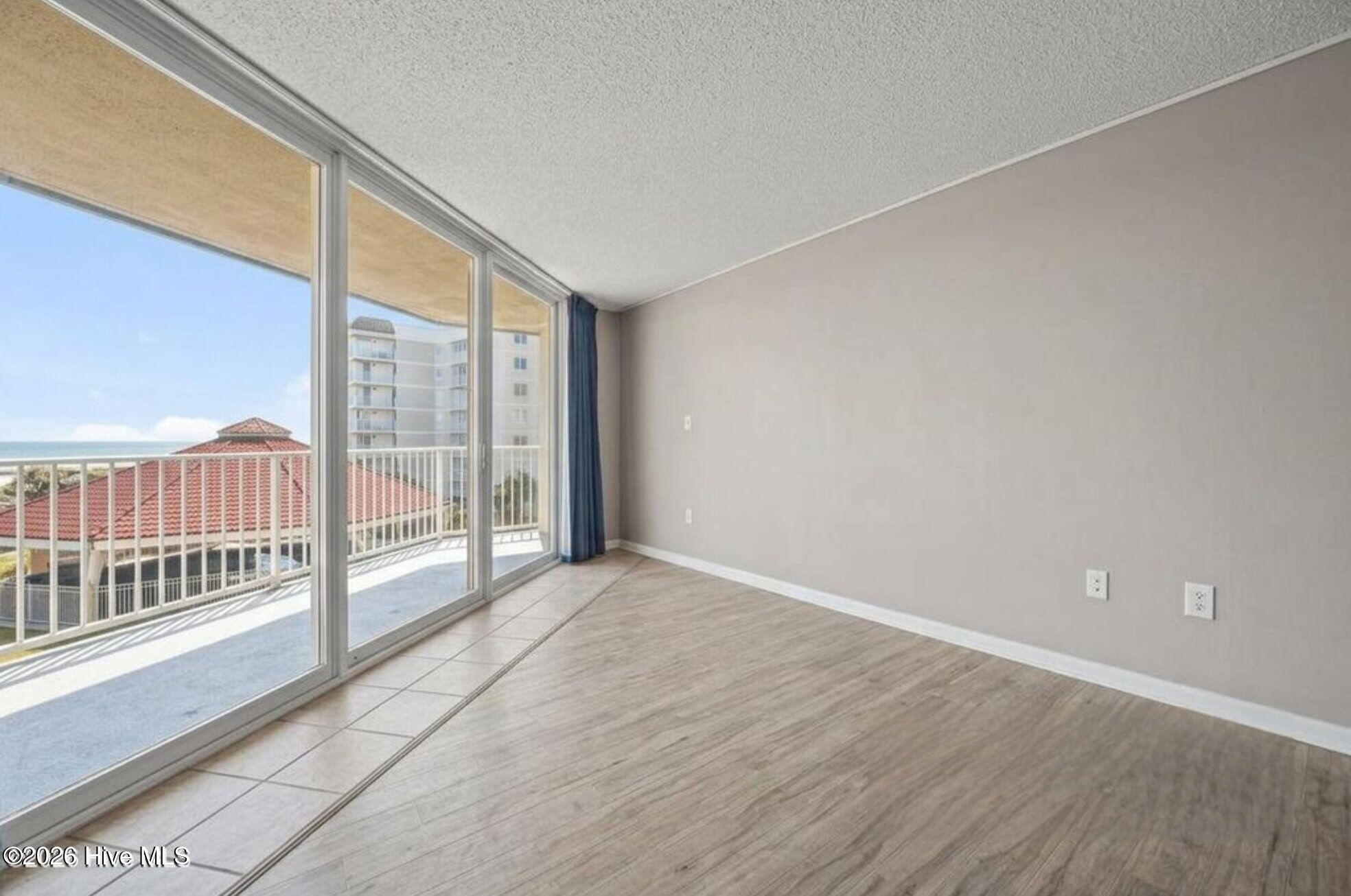 100528908 | Photo 72