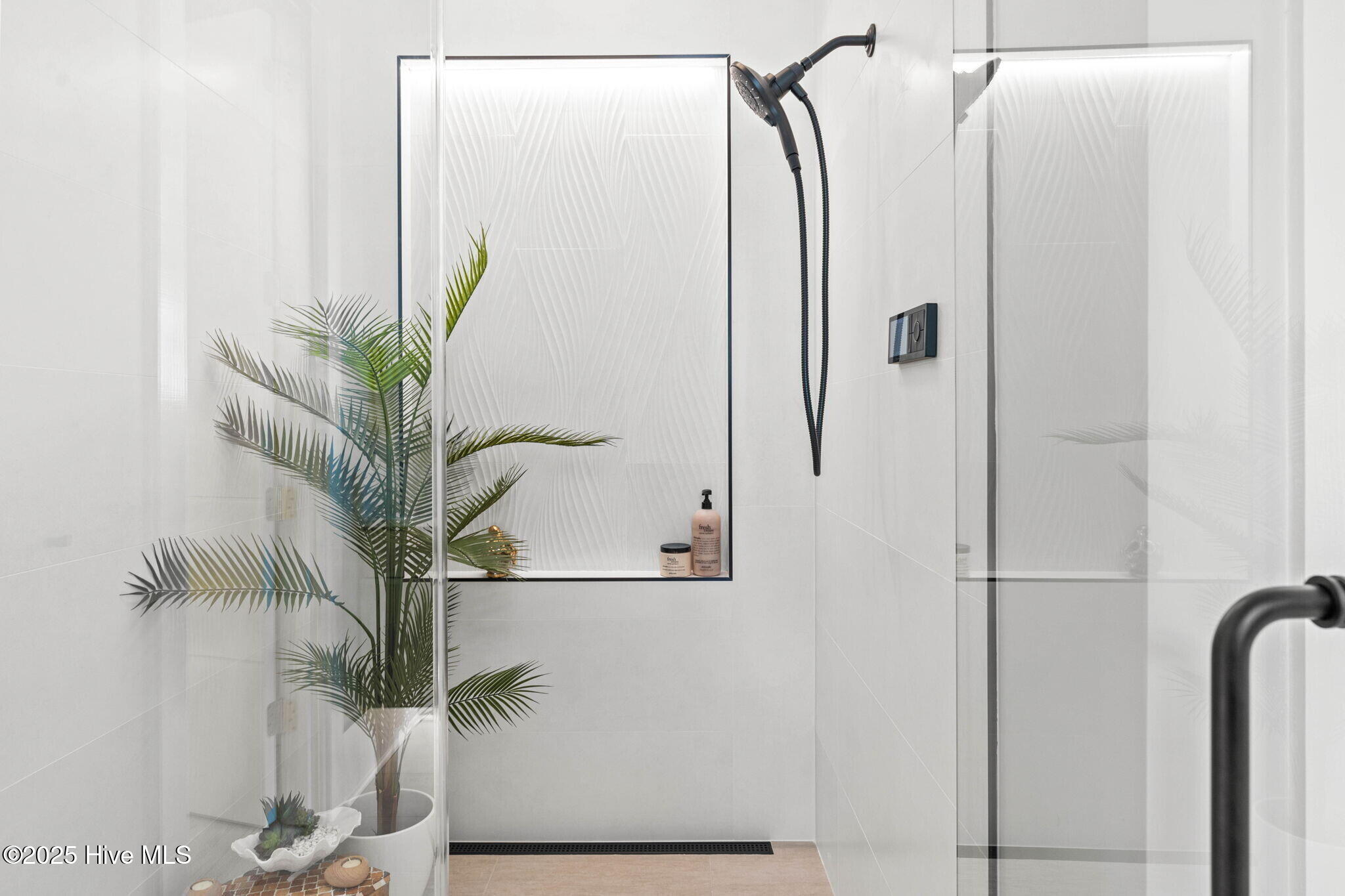 100516902 | Photo 51