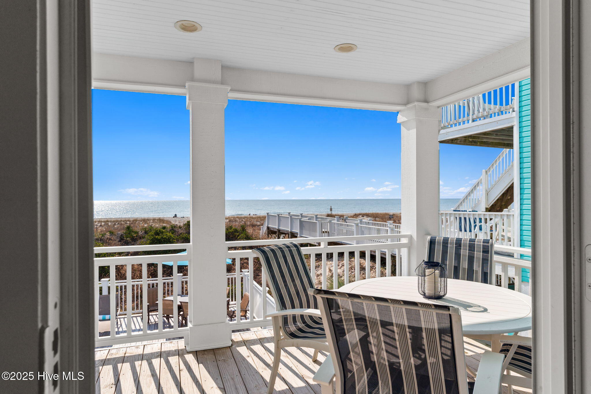 100542576 | Photo 41