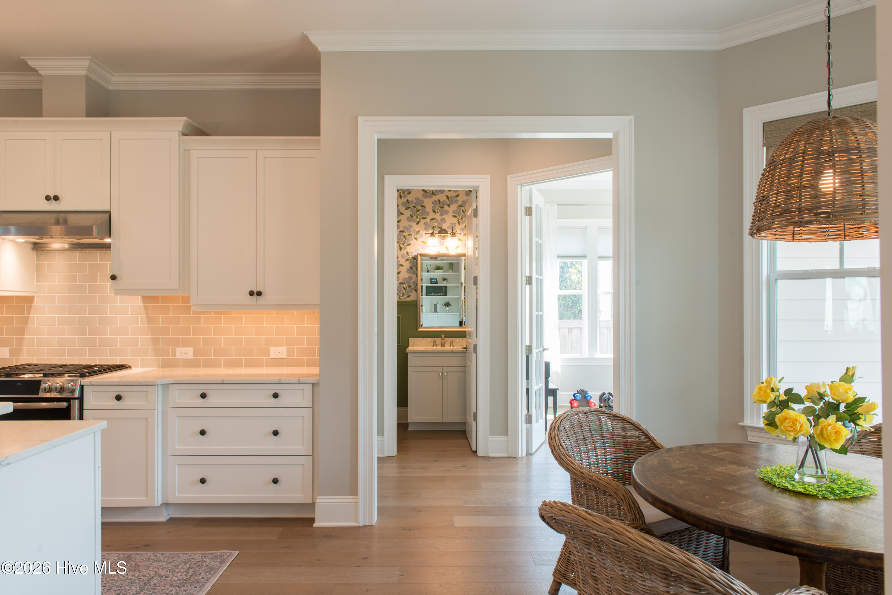 100560299 | Photo 28