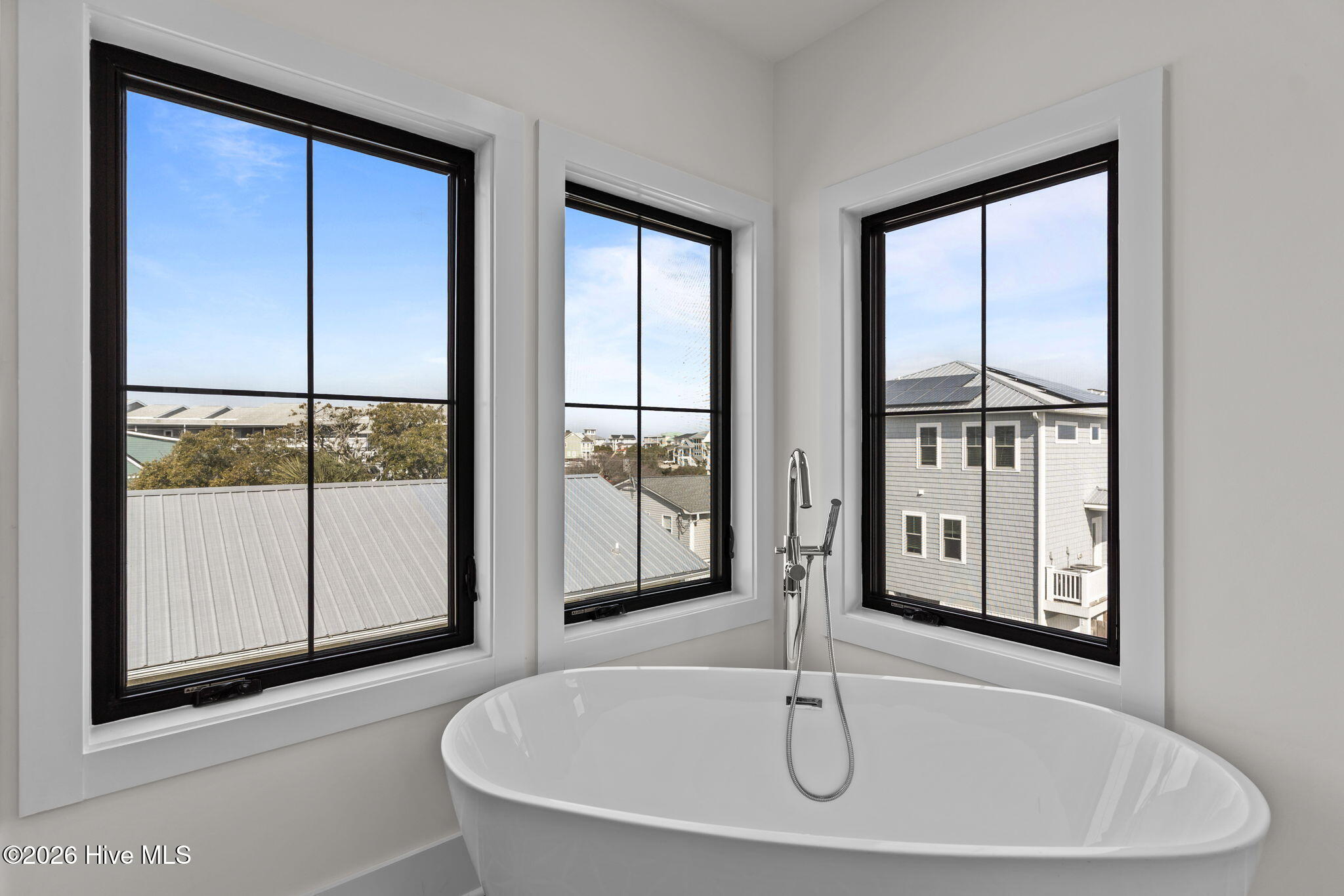 100553287 | Photo 69