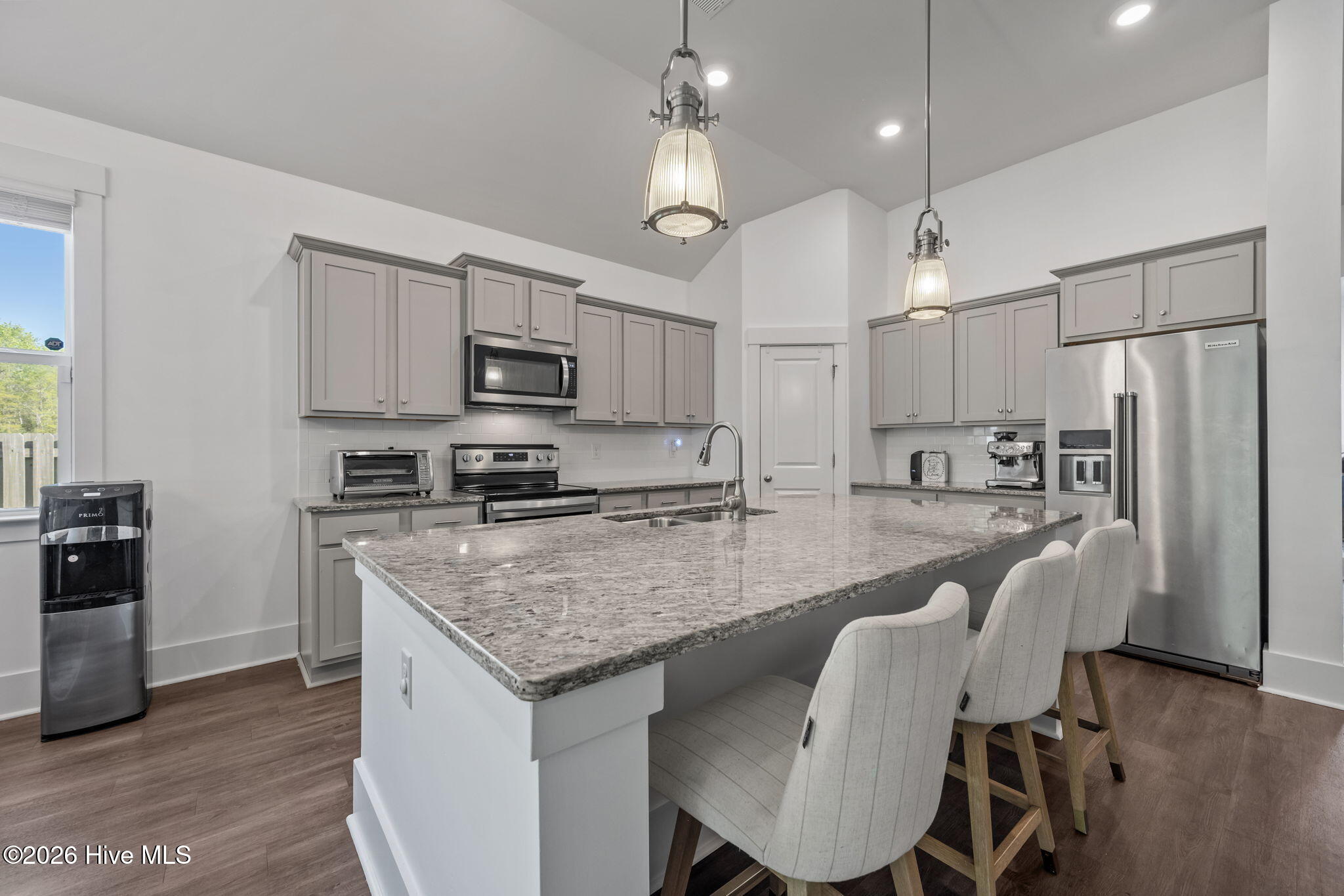 100566590 | Photo 50