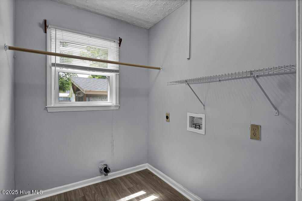 100508379 | Photo 21