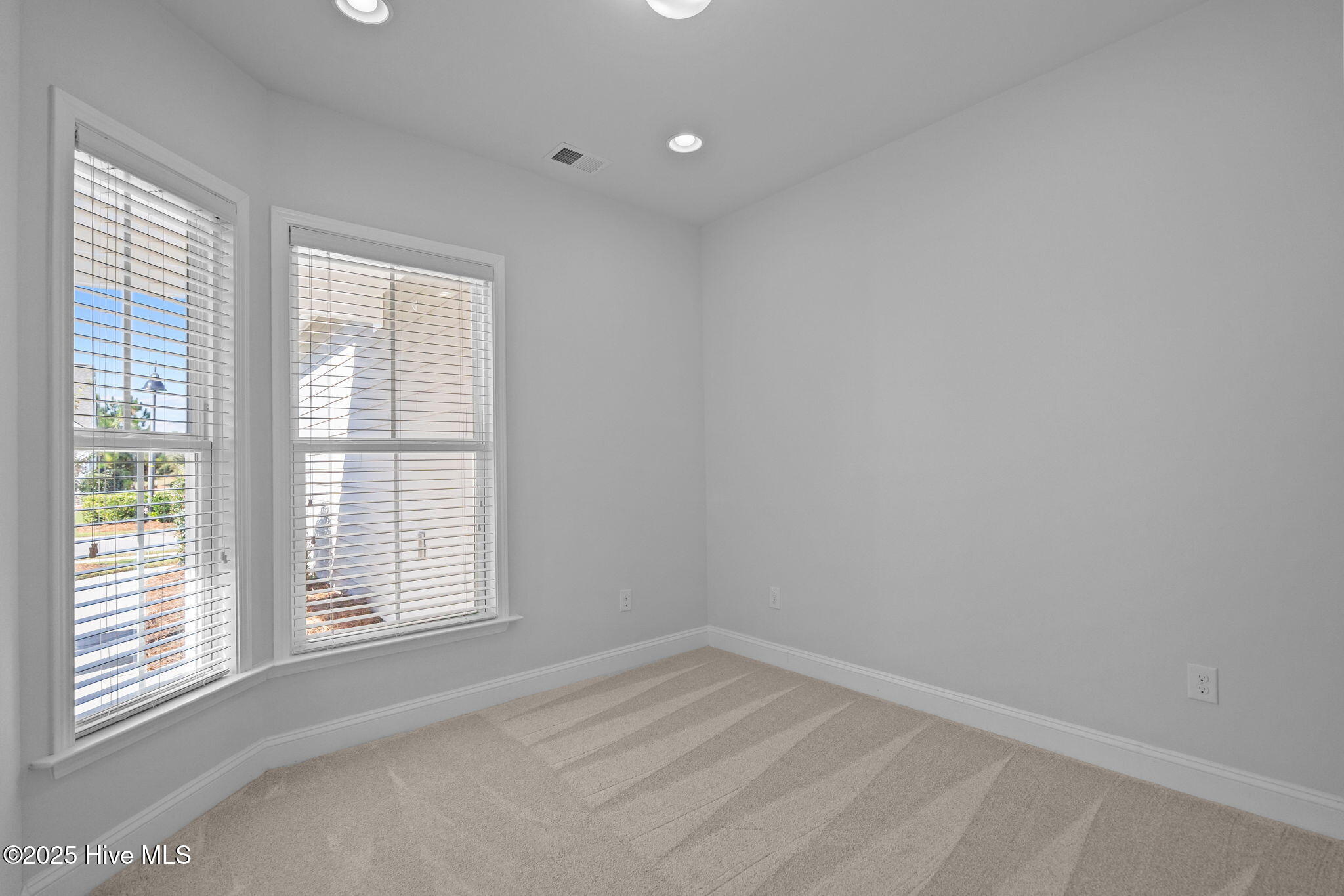 100540336 | Photo 46