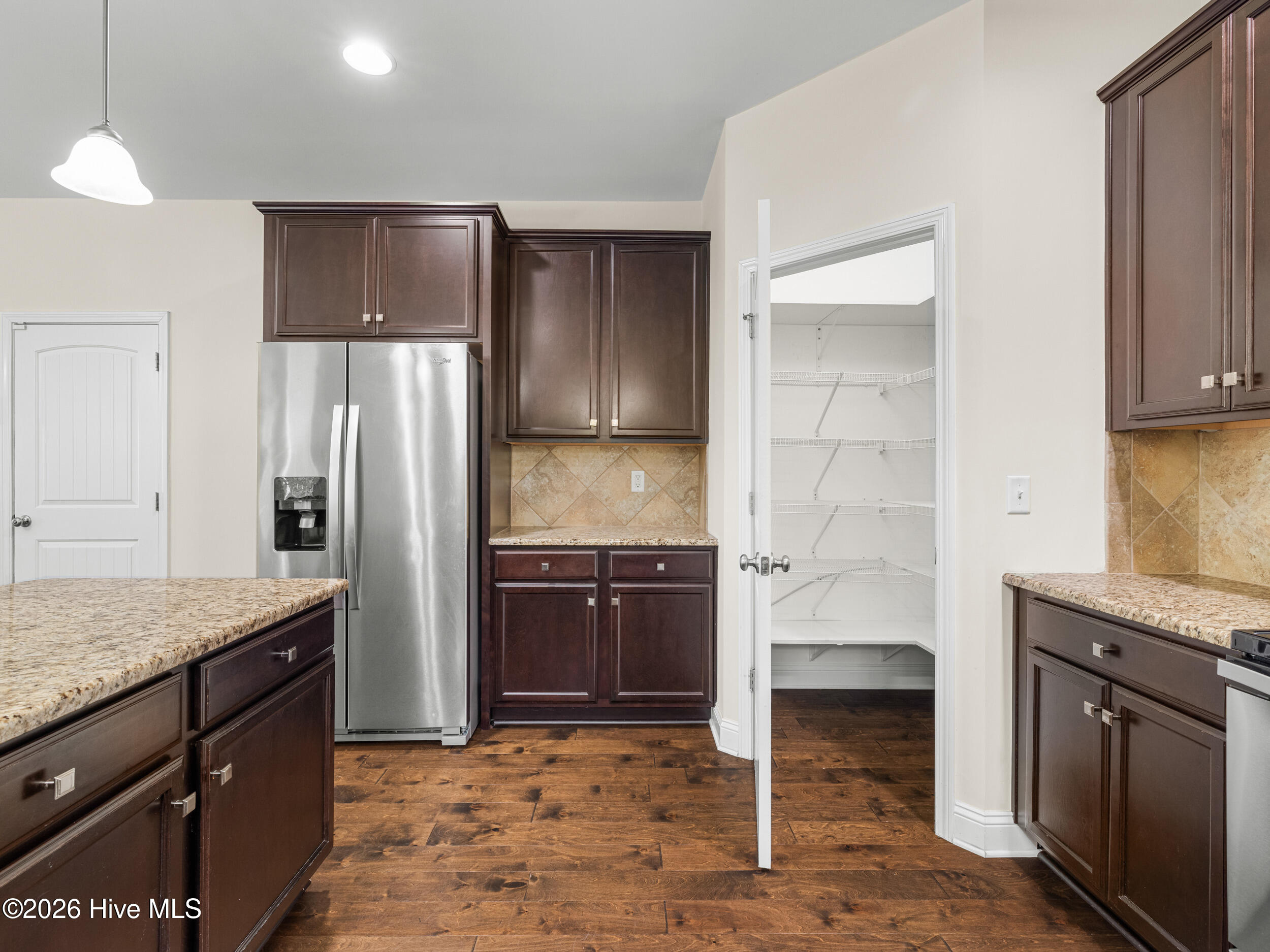 100548772 | Photo 22