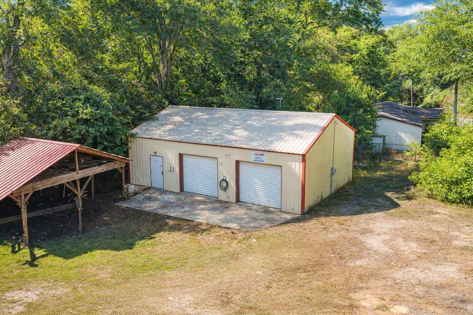 Huge Workshop/Garage!