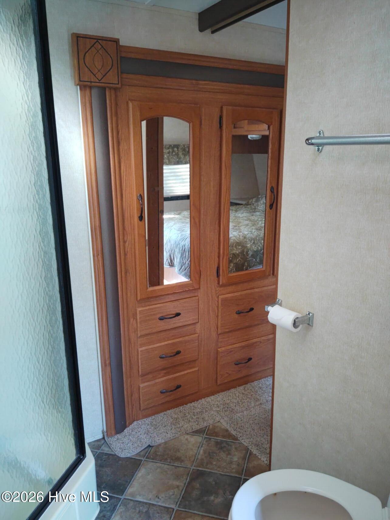 100567863 | Photo 37