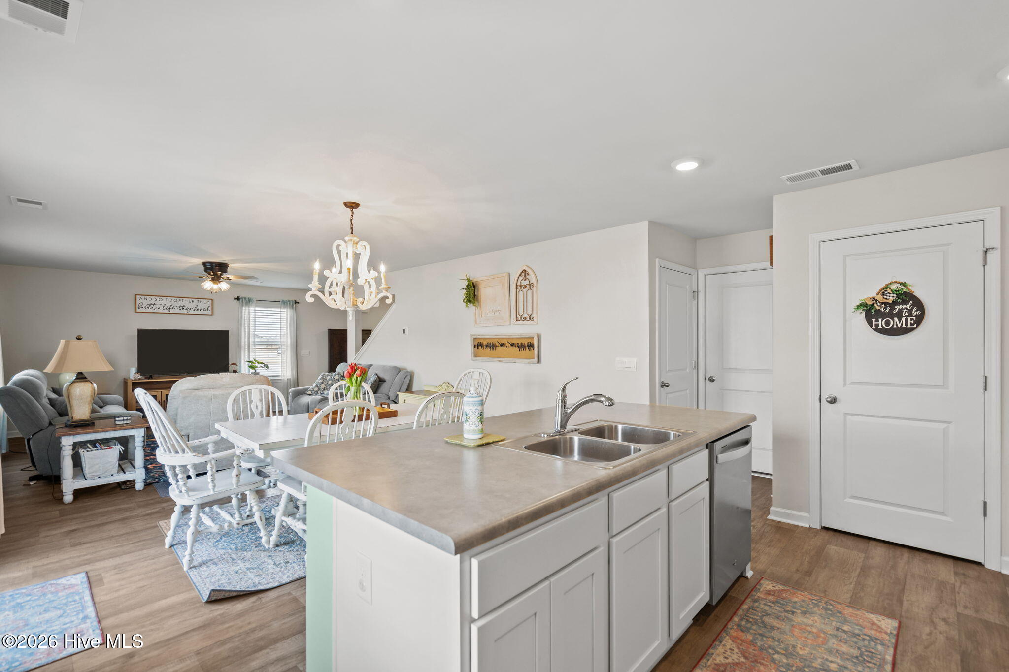 100554763 | Photo 16